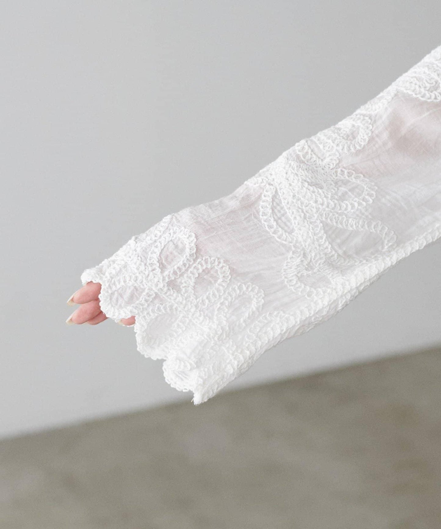刺繡雪紡上衣