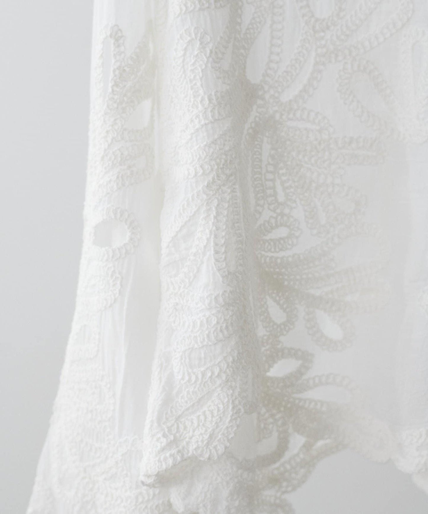 刺繡雪紡上衣