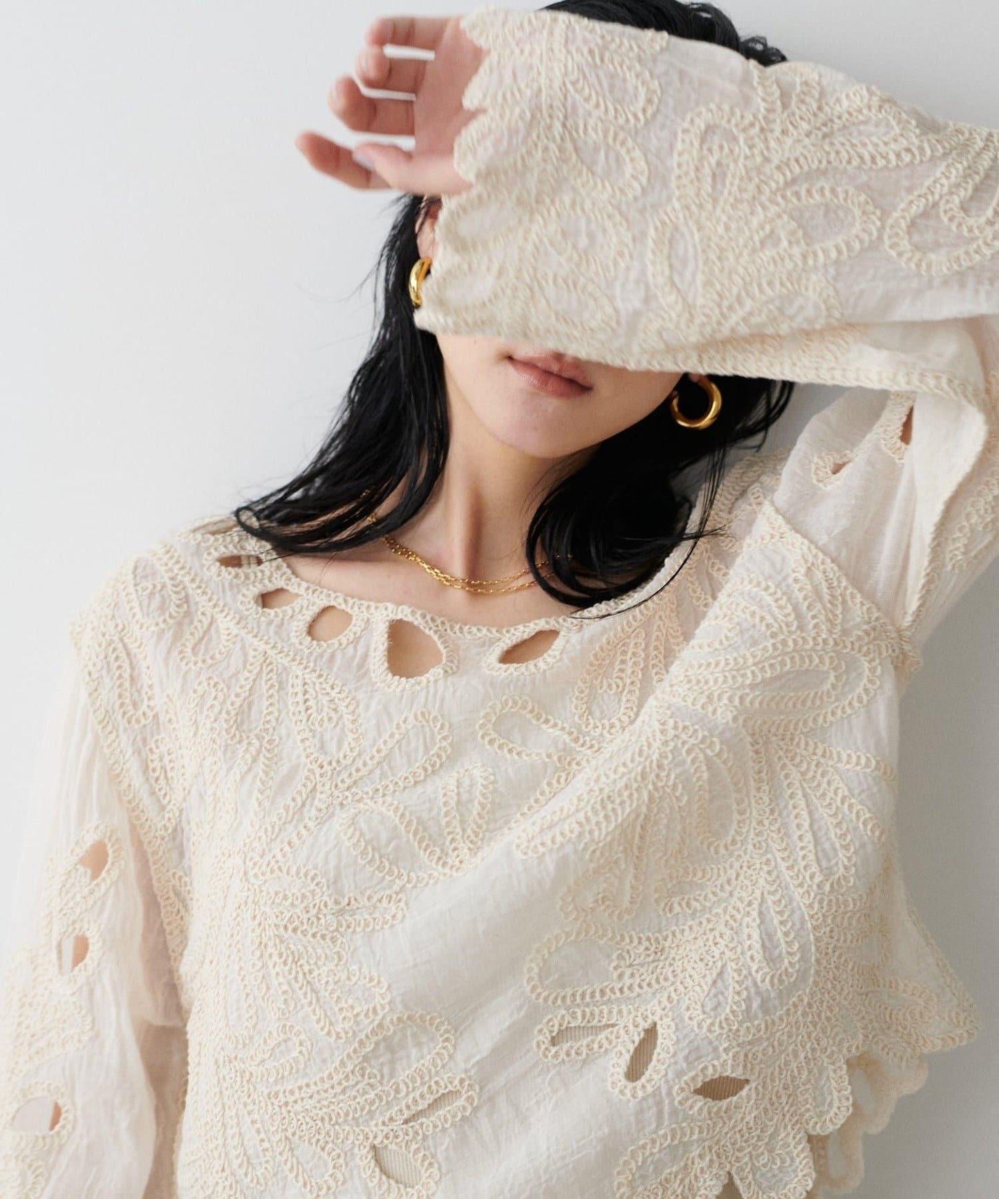 刺繡雪紡上衣
