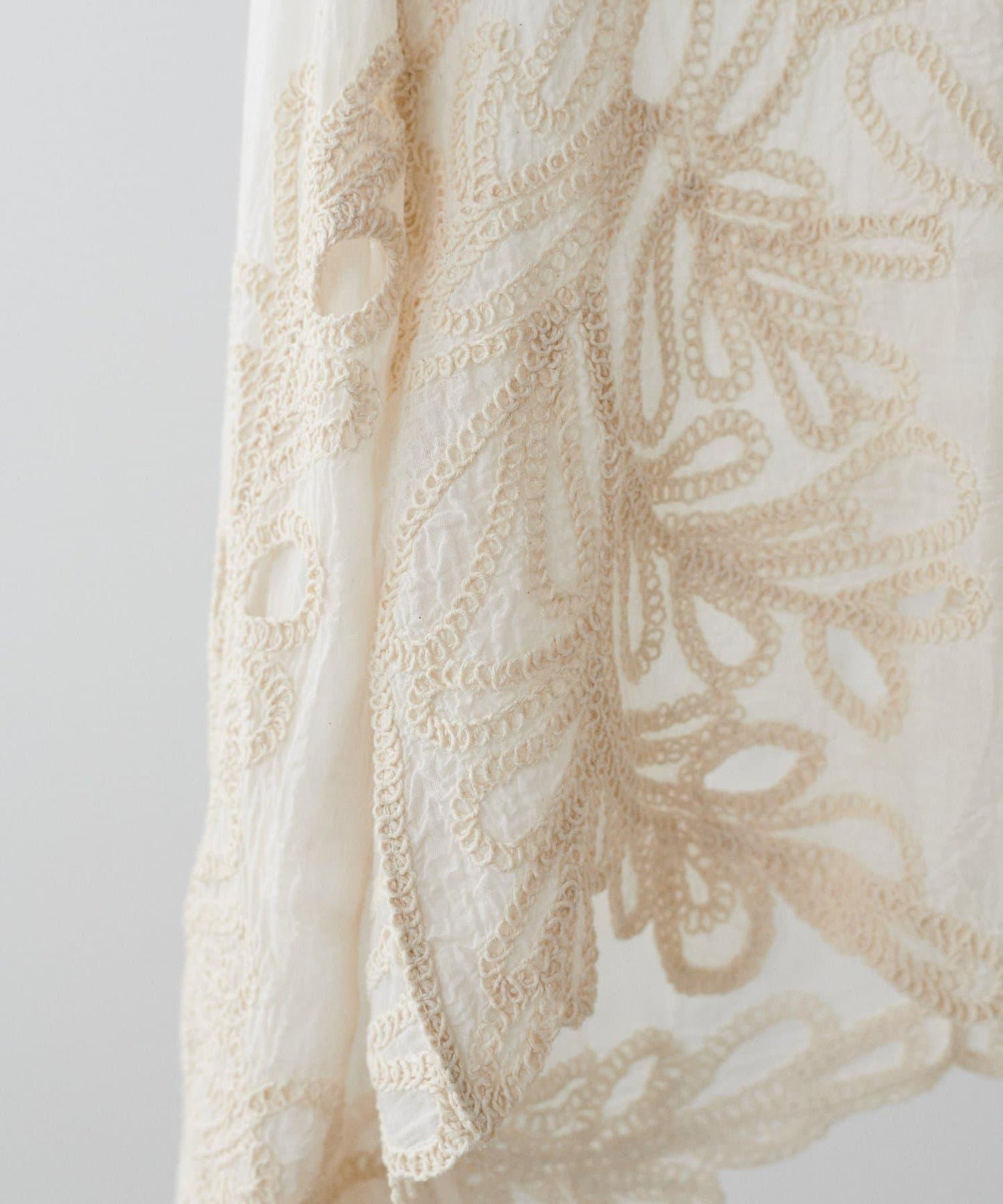 刺繡雪紡上衣