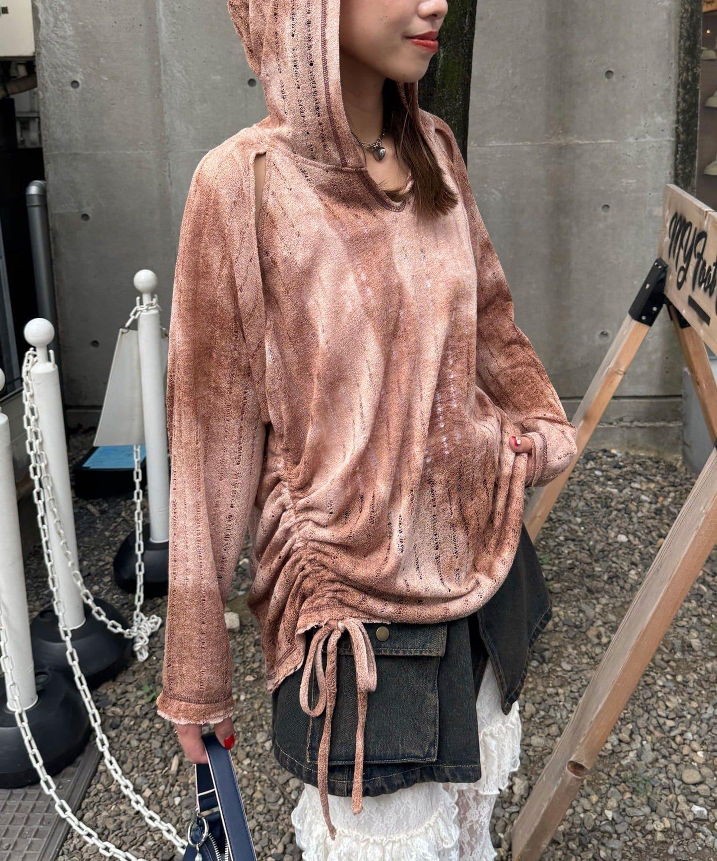 肩部開衩條紋印花連帽衫