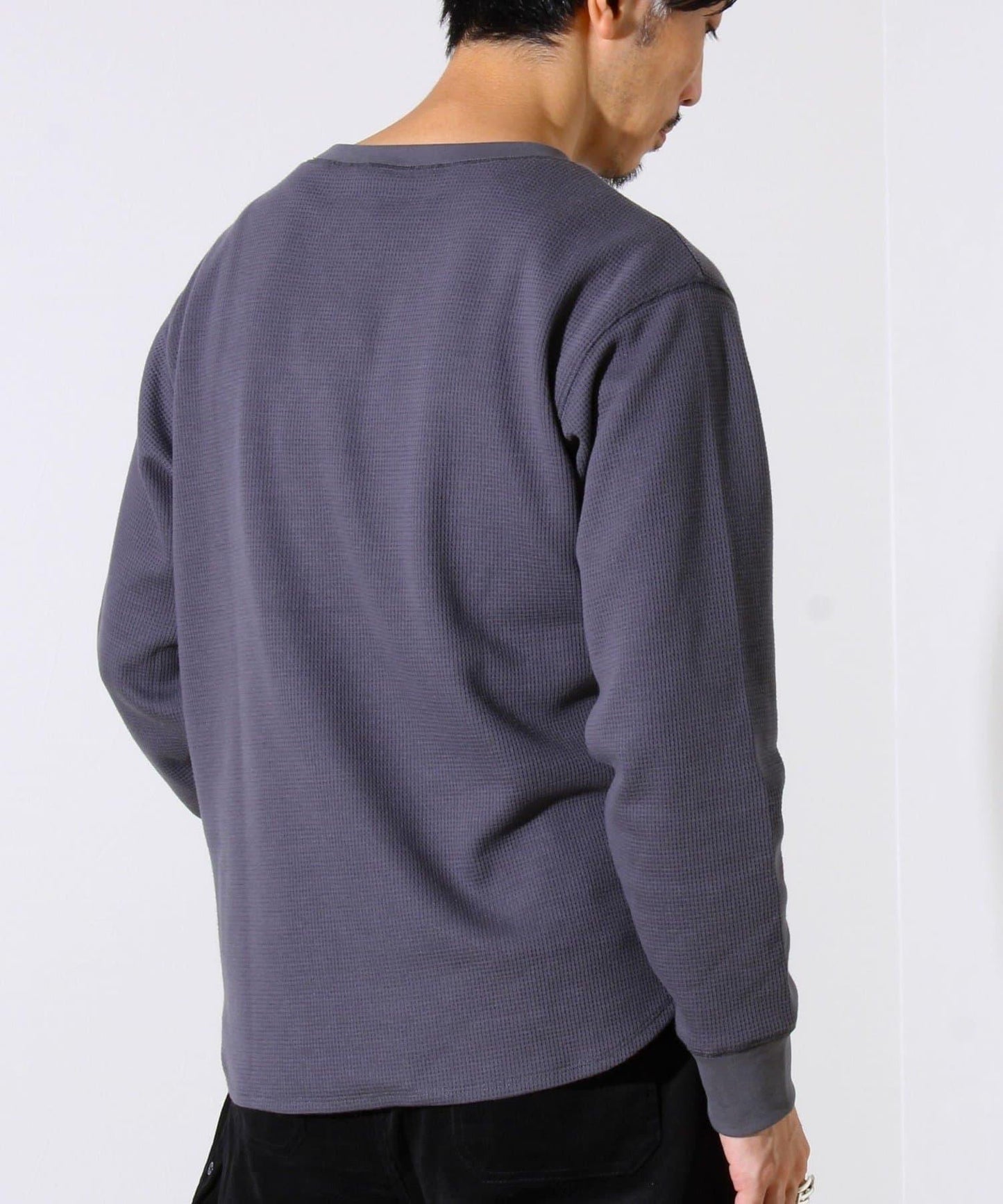 【適合層疊穿搭】【GEVACO】格紋材質長袖T恤