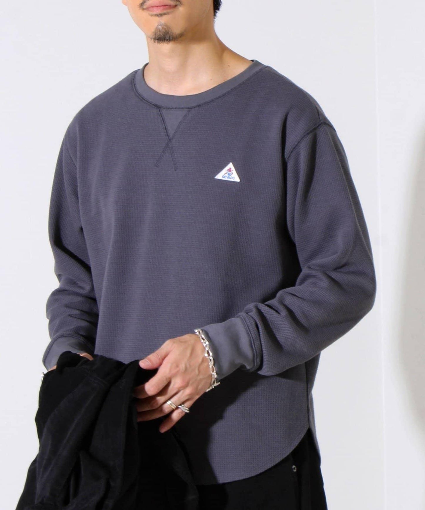 【適合層疊穿搭】【GEVACO】格紋材質長袖T恤