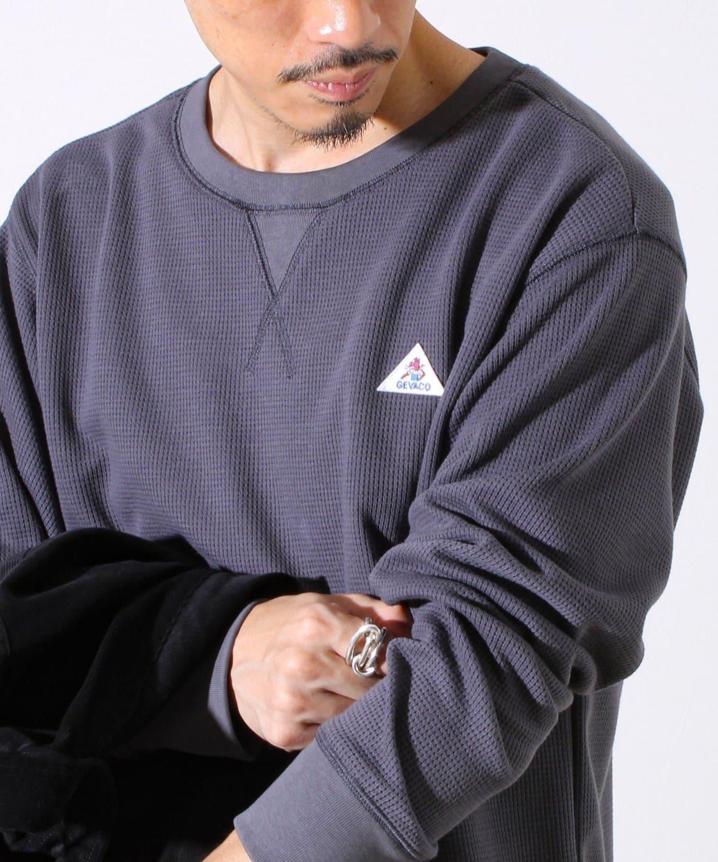 【適合層疊穿搭】【GEVACO】格紋材質長袖T恤