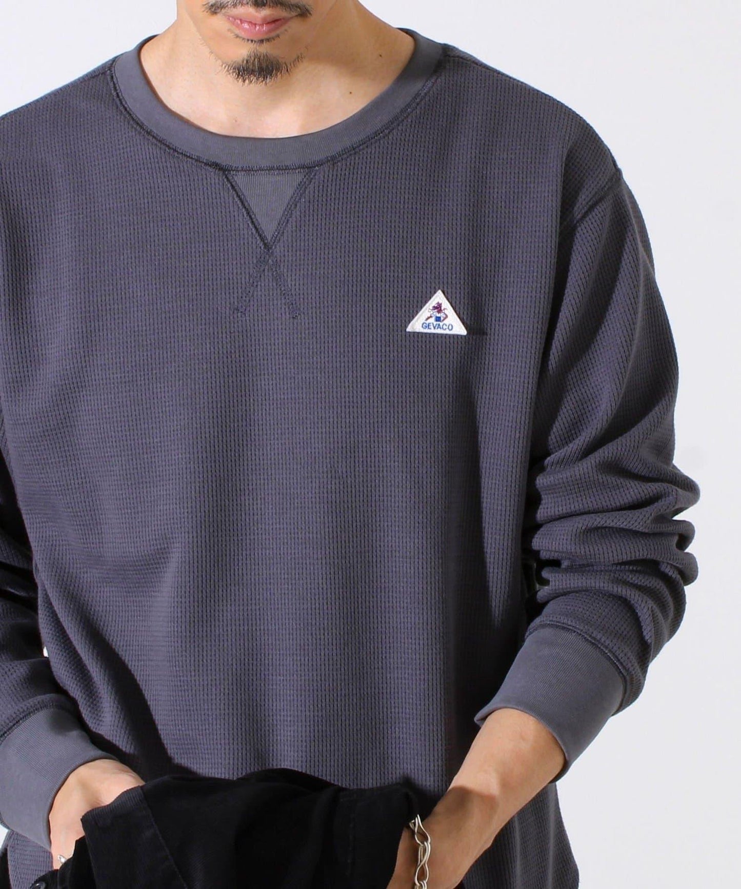 【適合層疊穿搭】【GEVACO】格紋材質長袖T恤