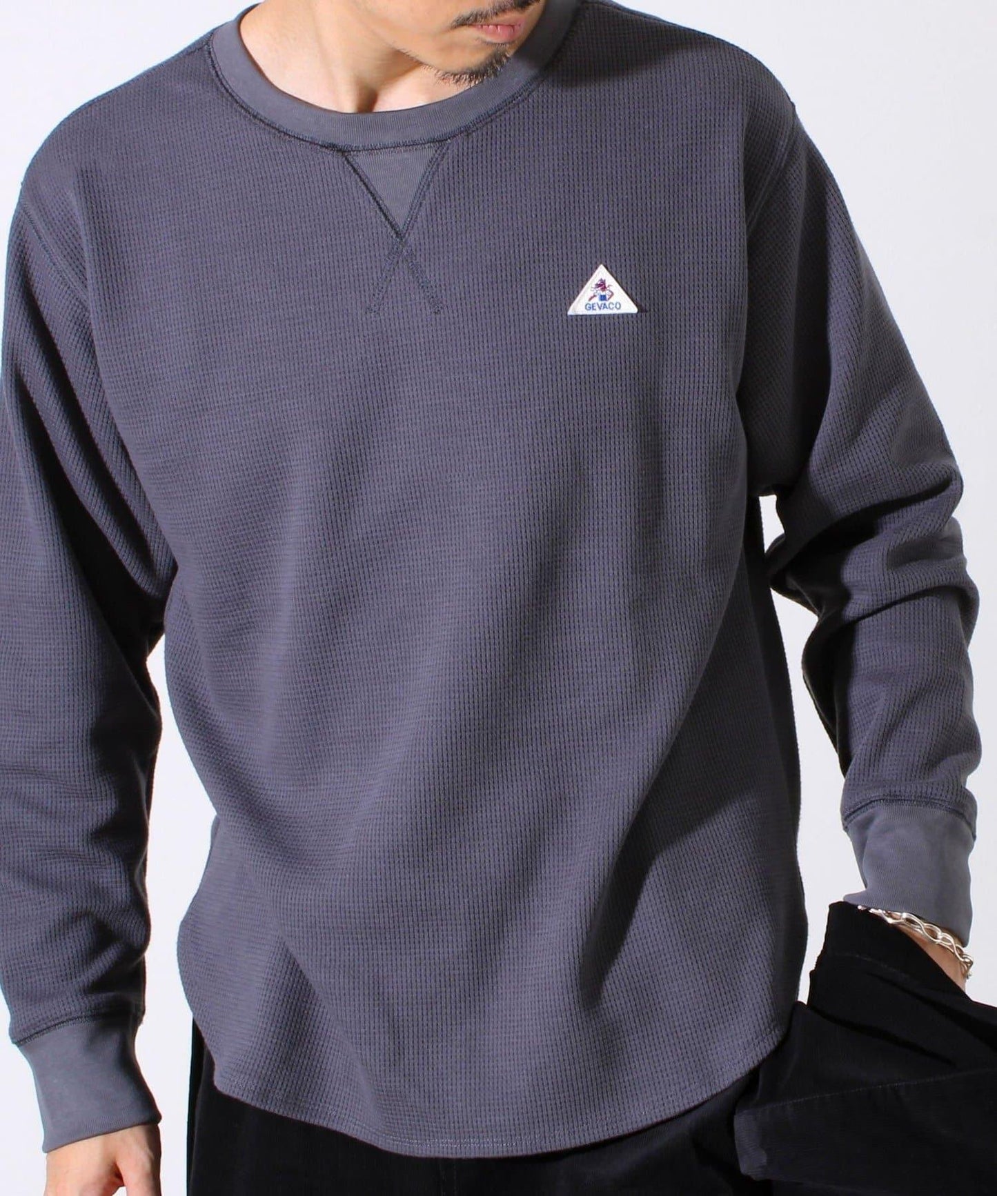 【適合層疊穿搭】【GEVACO】格紋材質長袖T恤