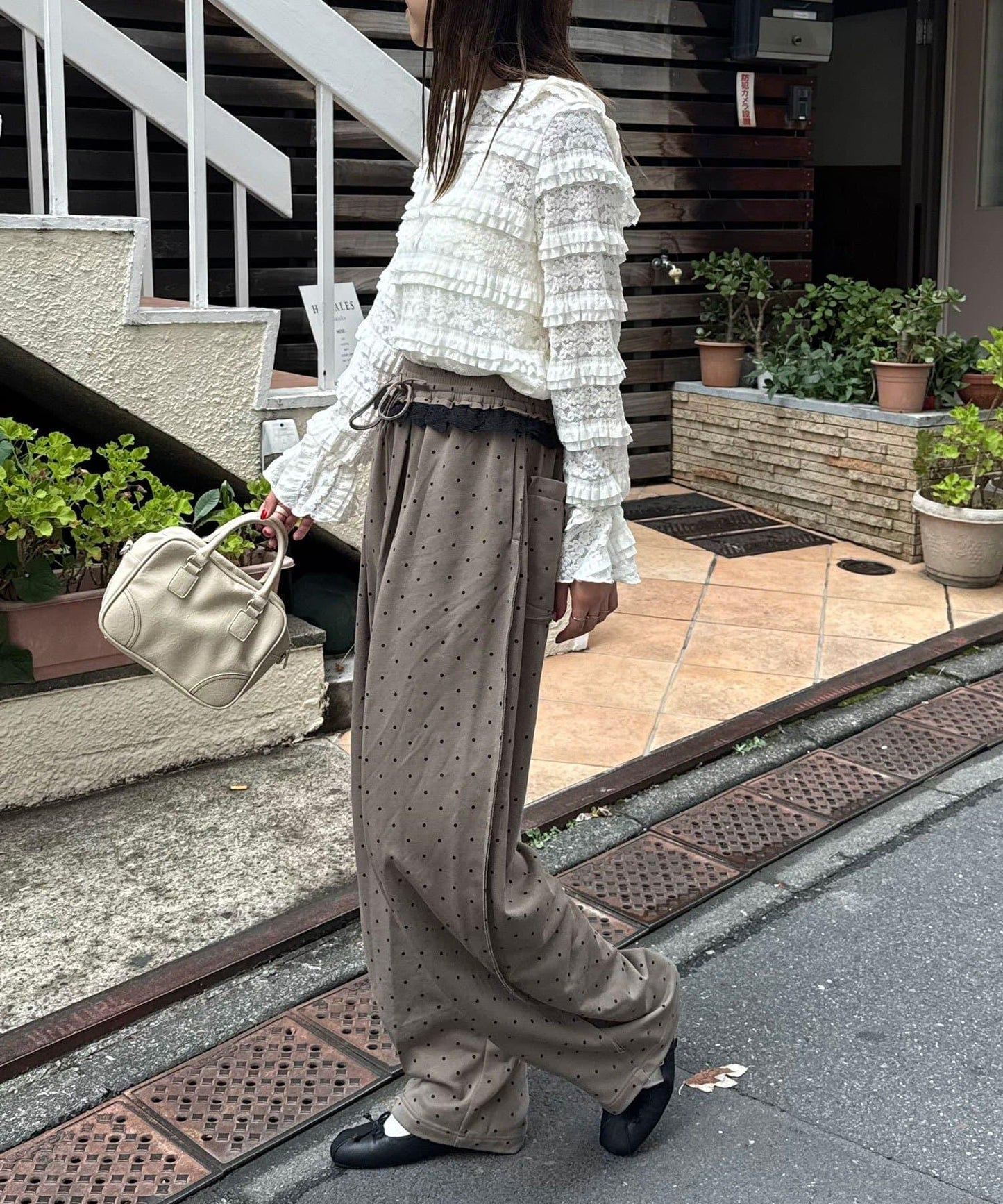 圓點弧線運動褲