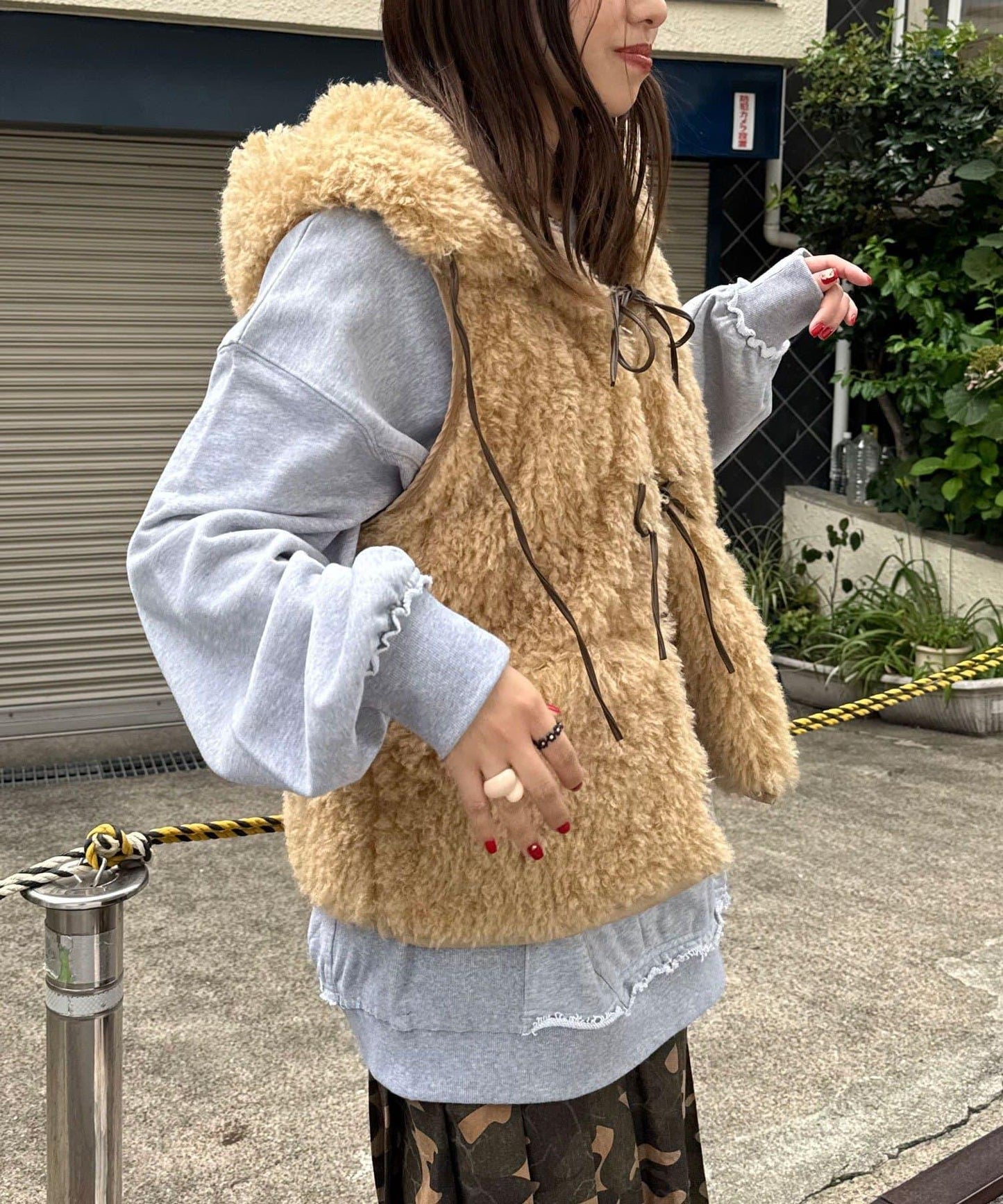 帶食物口袋的蝴蝶結毛絨馬甲