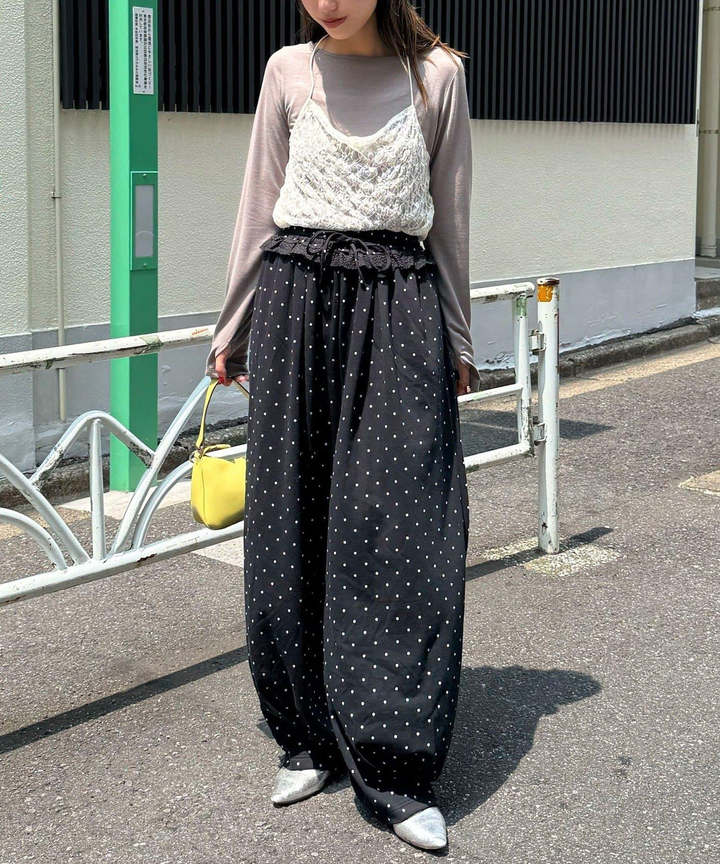 圓點弧線運動褲
