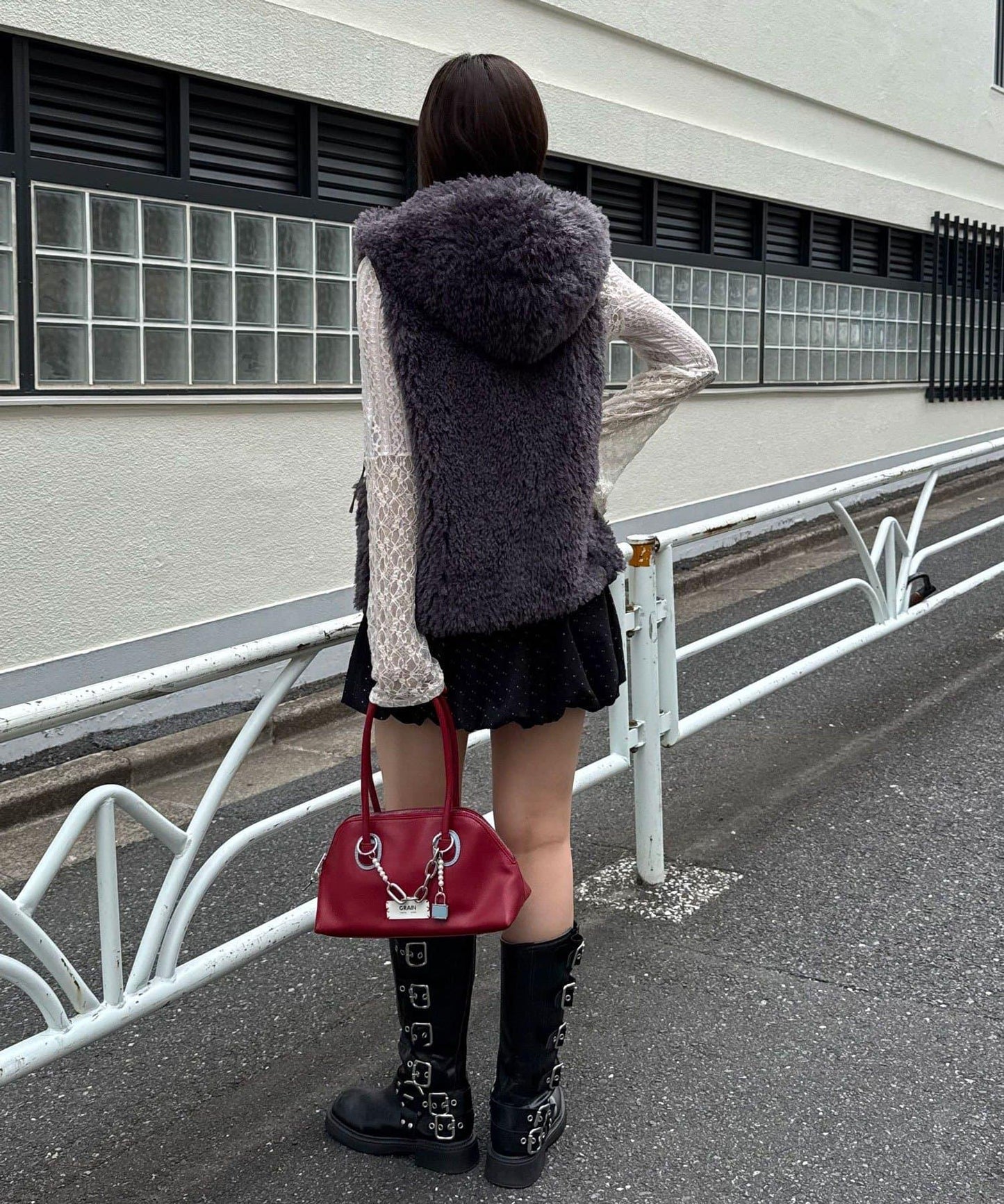 帶食物口袋的蝴蝶結毛絨馬甲