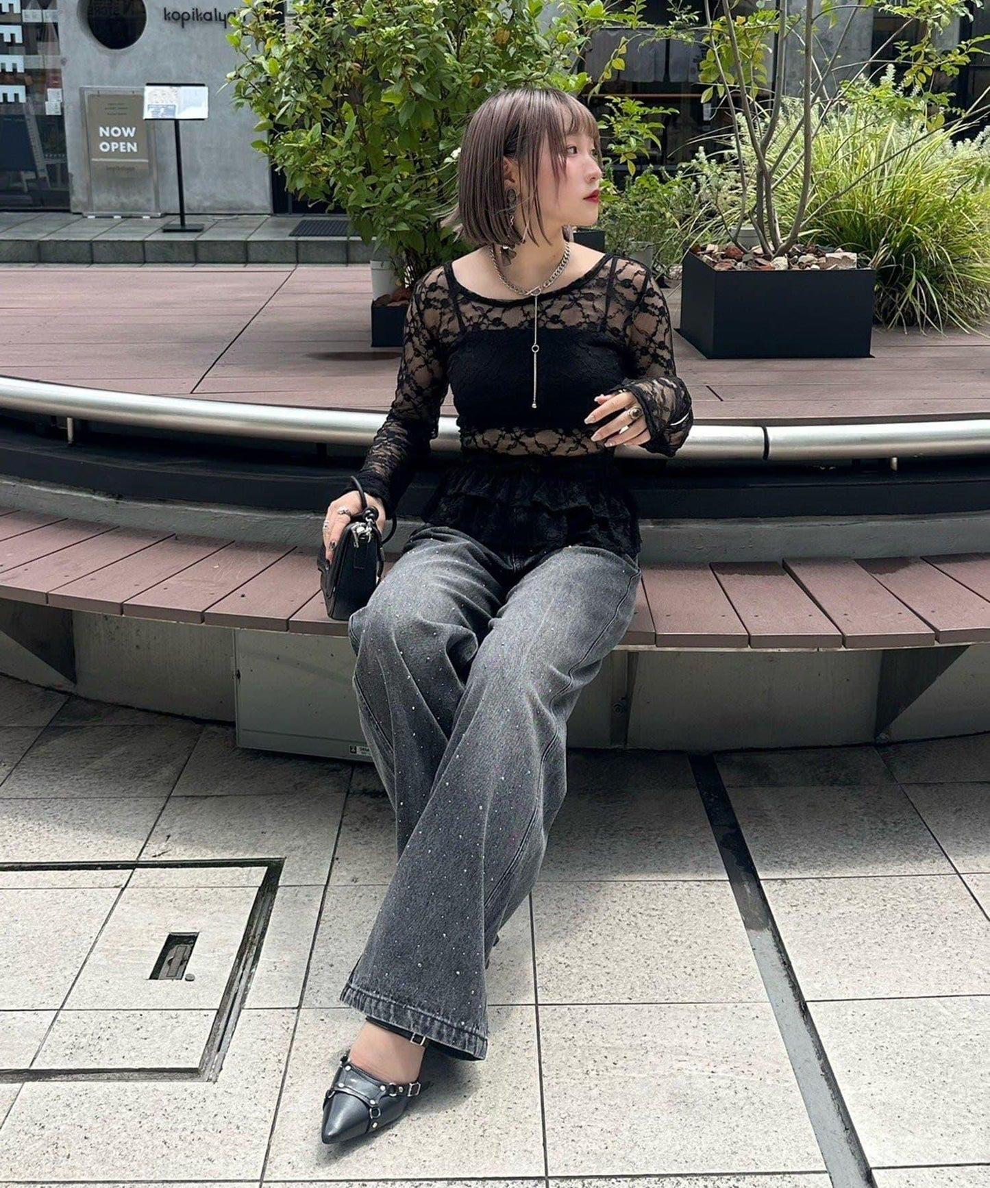 蕾絲蓬蓬袖上衣