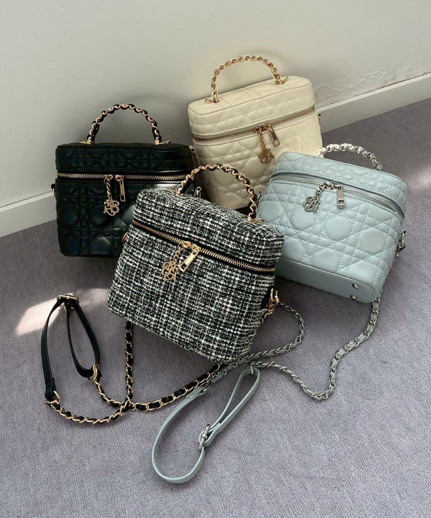 帶吊墜的格紋化妝包