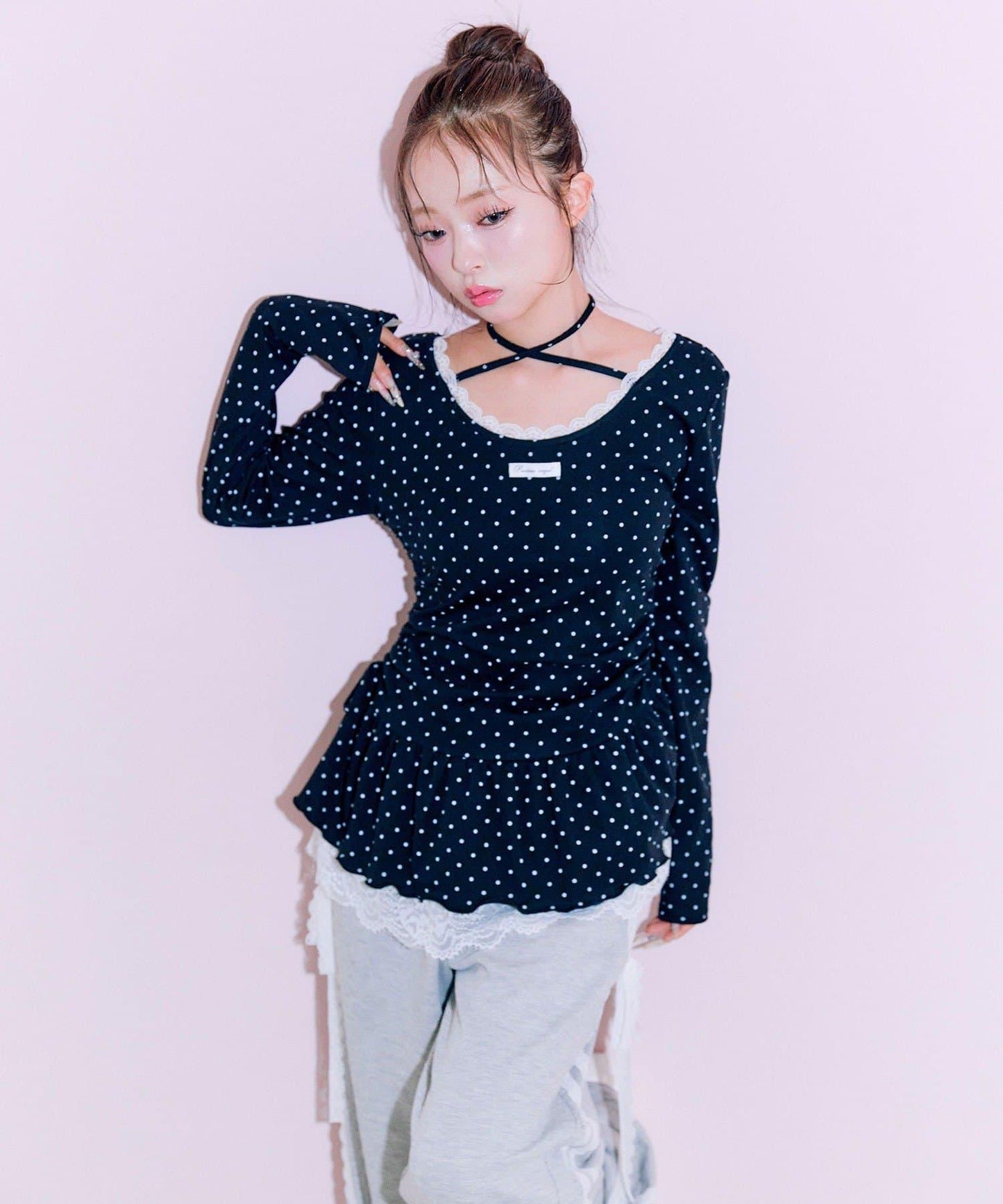 下襬蕾絲吊帶上衣