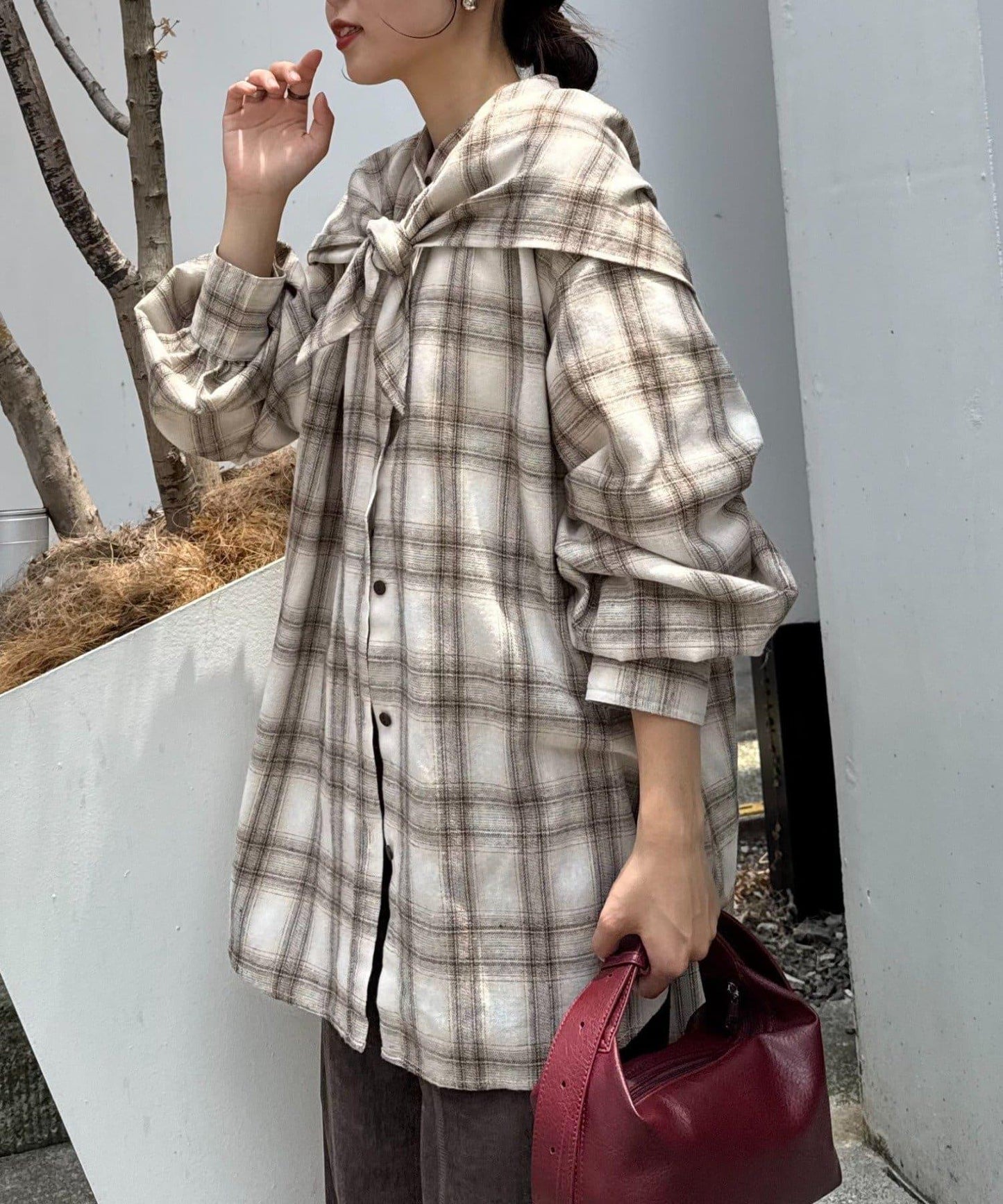 【隨心搭配】附圍巾的蓬鬆袖格紋襯衫