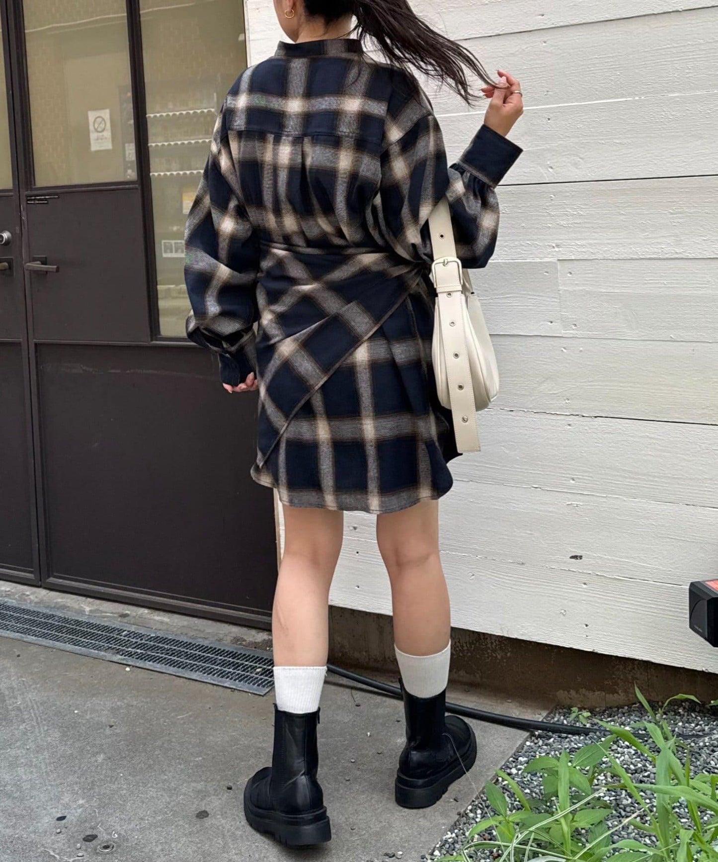 【隨心搭配】附圍巾的蓬鬆袖格紋襯衫