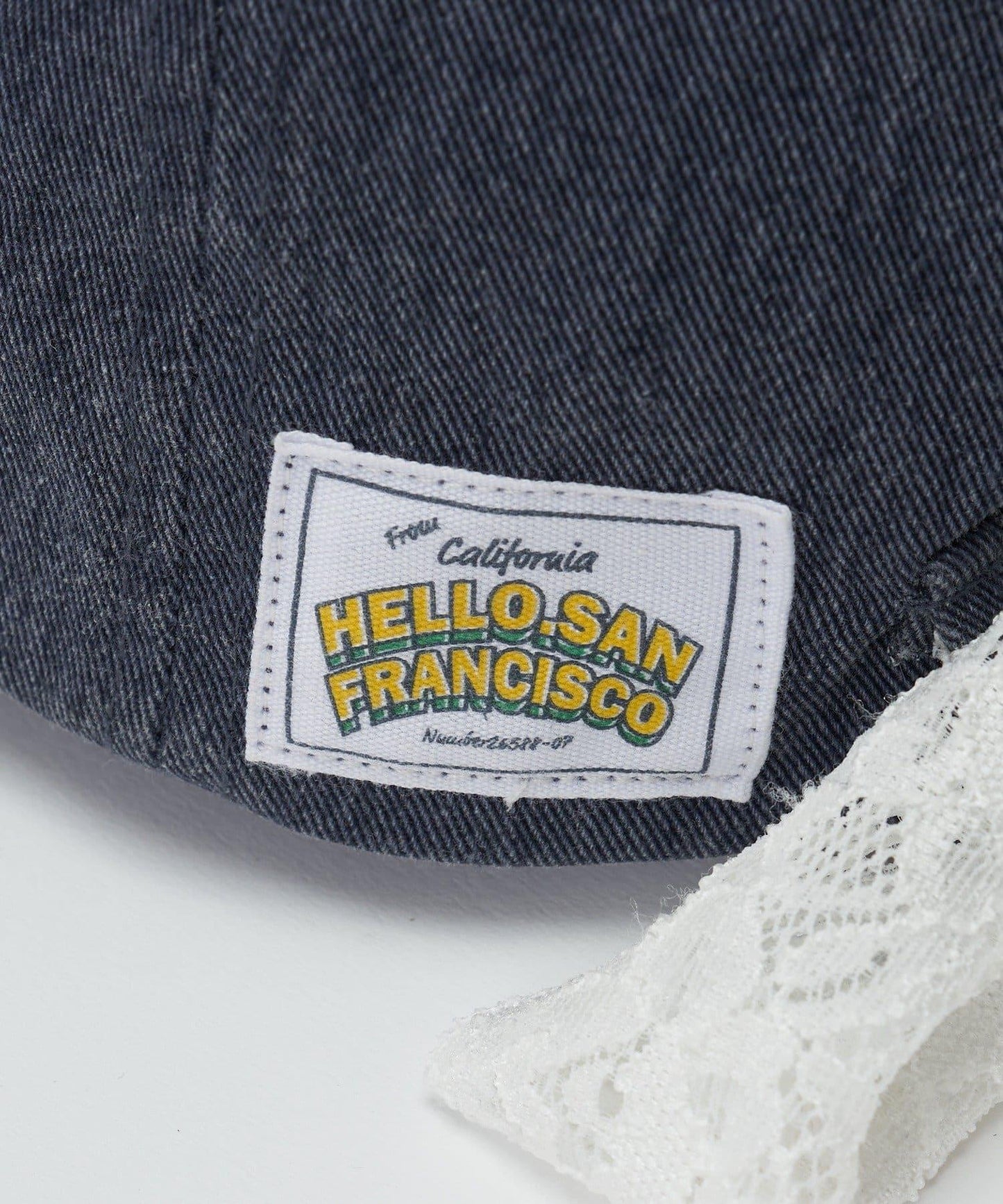 【HELLO.SANFRANCISCO/你好,舊金山】蕾絲絲帶刺繡標誌顏色帽
