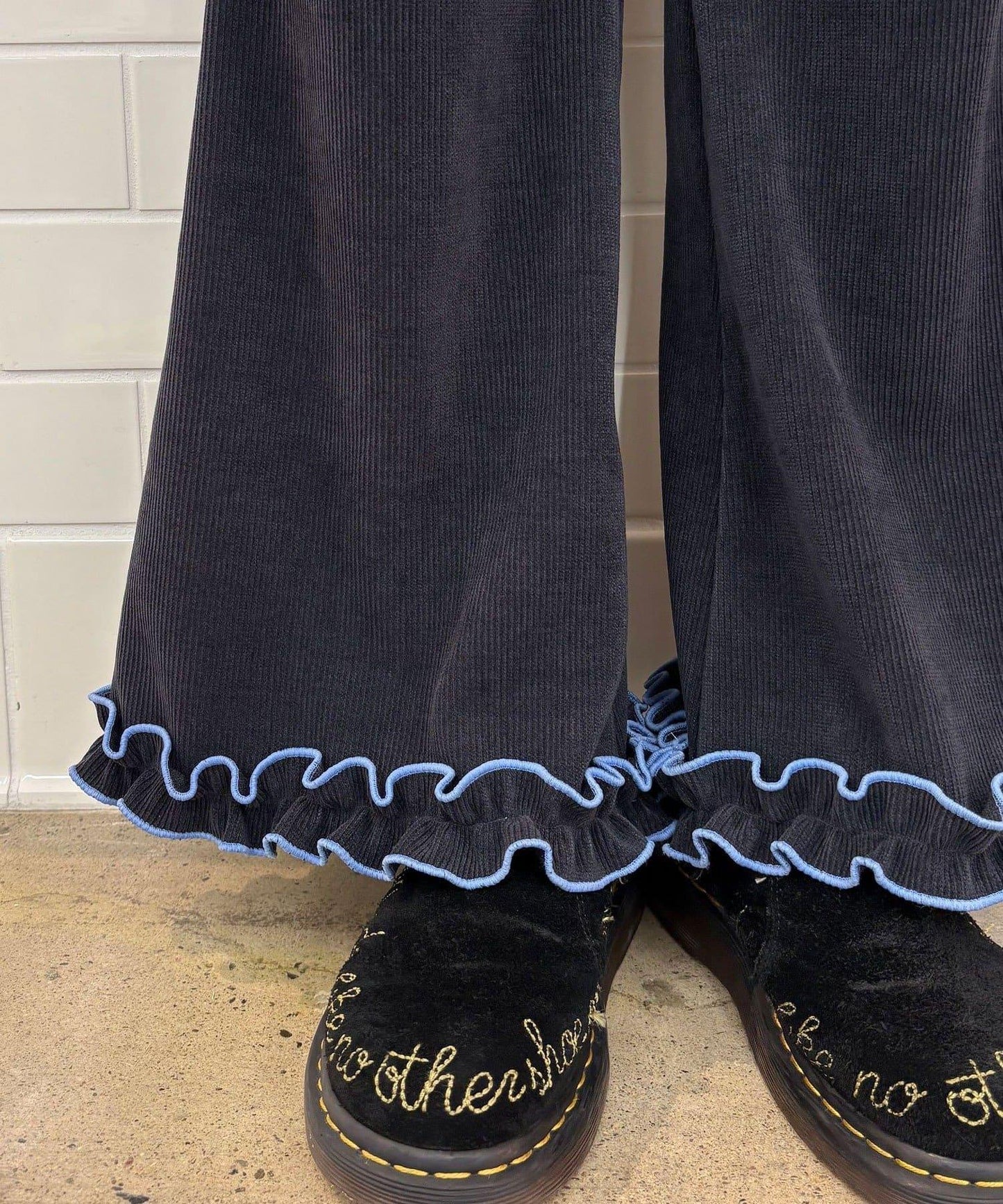 【HELLO.SANFRANCISCO/你好,舊金山】燈芯絨下襬荷葉邊喇叭褲