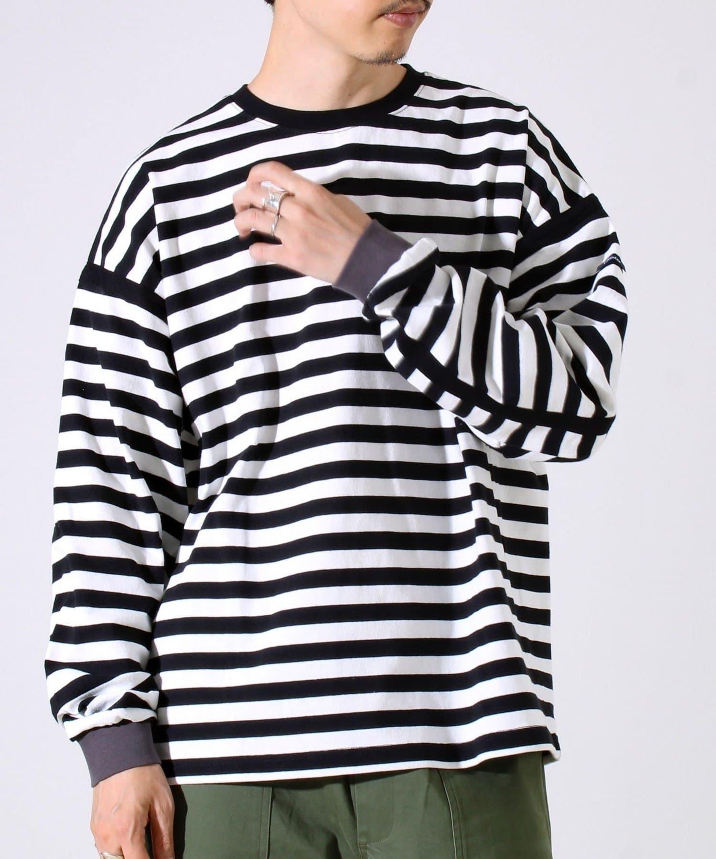 【配色線條突顯差異】條紋袖帶短袖T-shirt