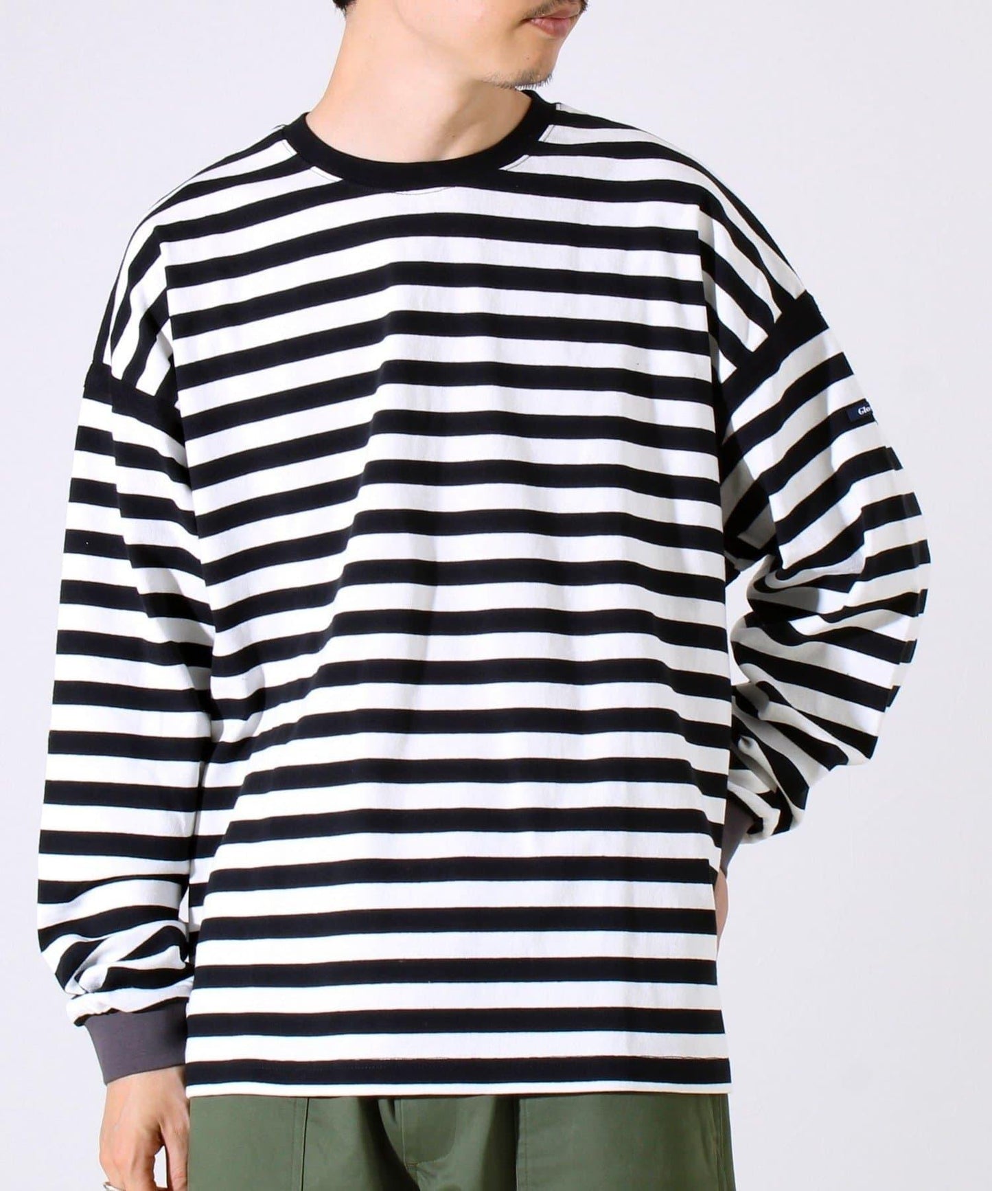 【配色線條突顯差異】條紋袖帶短袖T-shirt