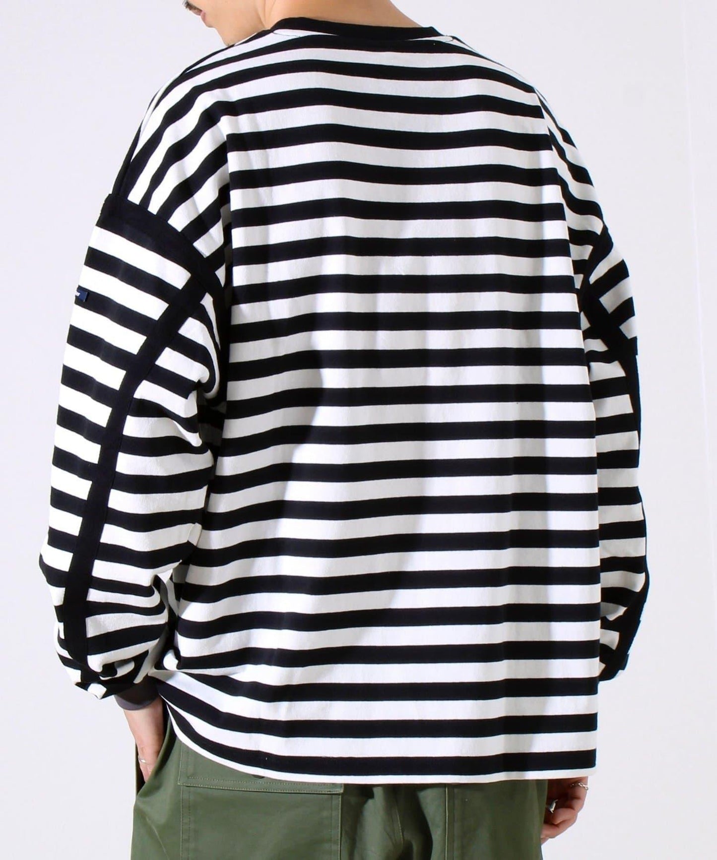 【配色線條突顯差異】條紋袖帶短袖T-shirt