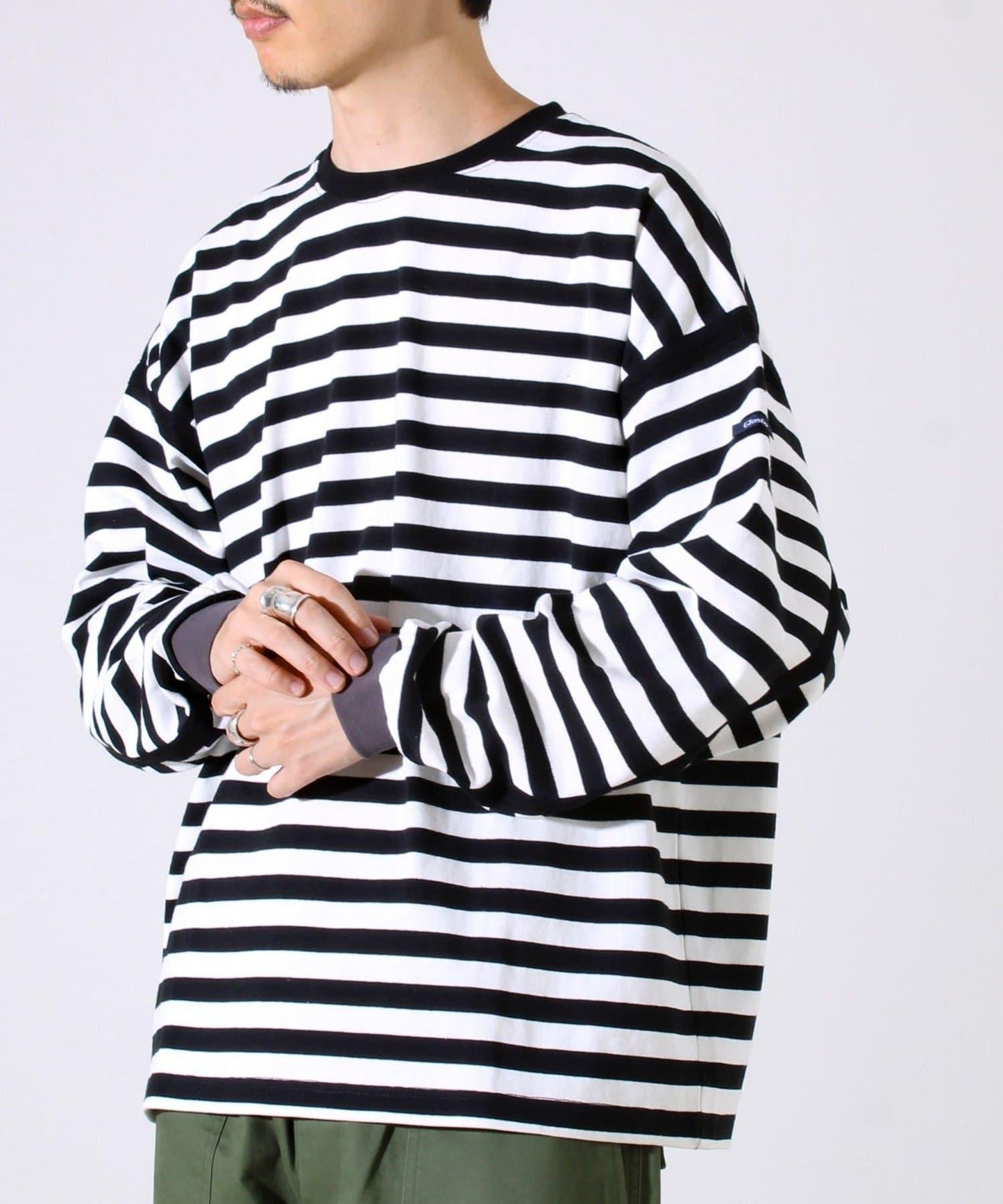 【配色線條突顯差異】條紋袖帶短袖T-shirt