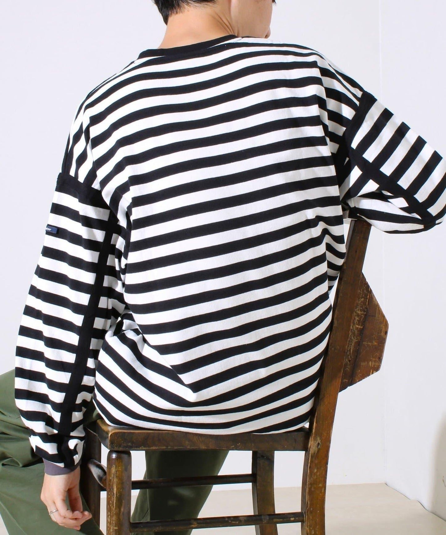 【配色線條突顯差異】條紋袖帶短袖T-shirt