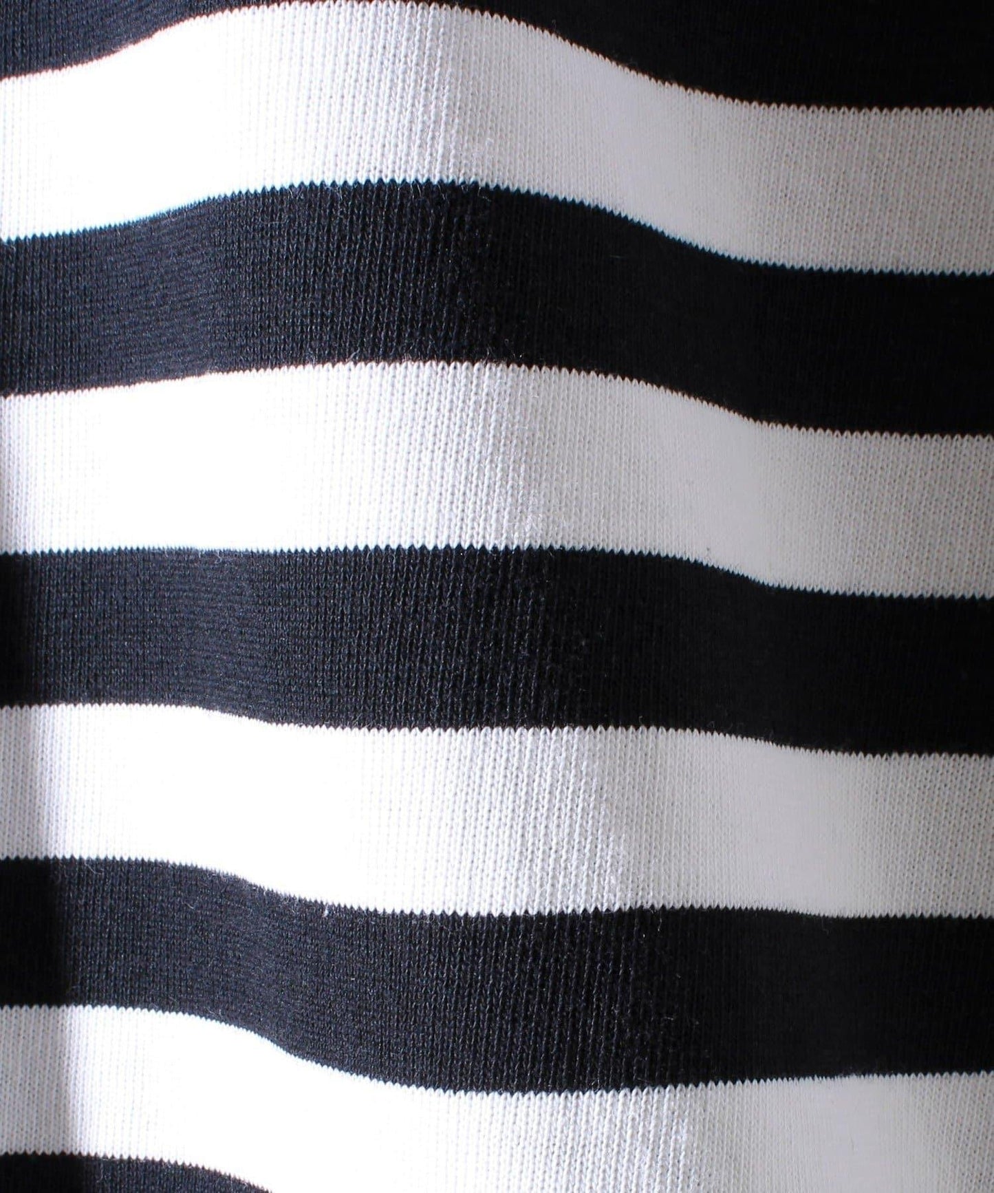 【配色線條突顯差異】條紋袖帶短袖T-shirt