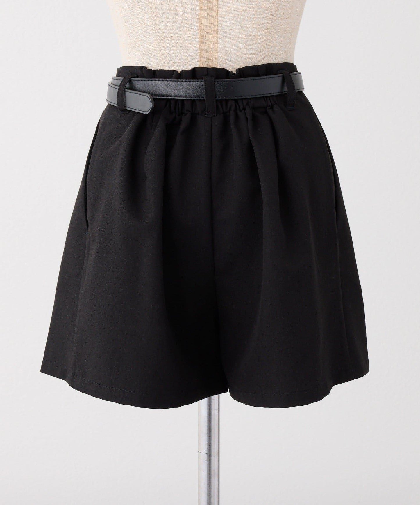 帶腰帶短褲