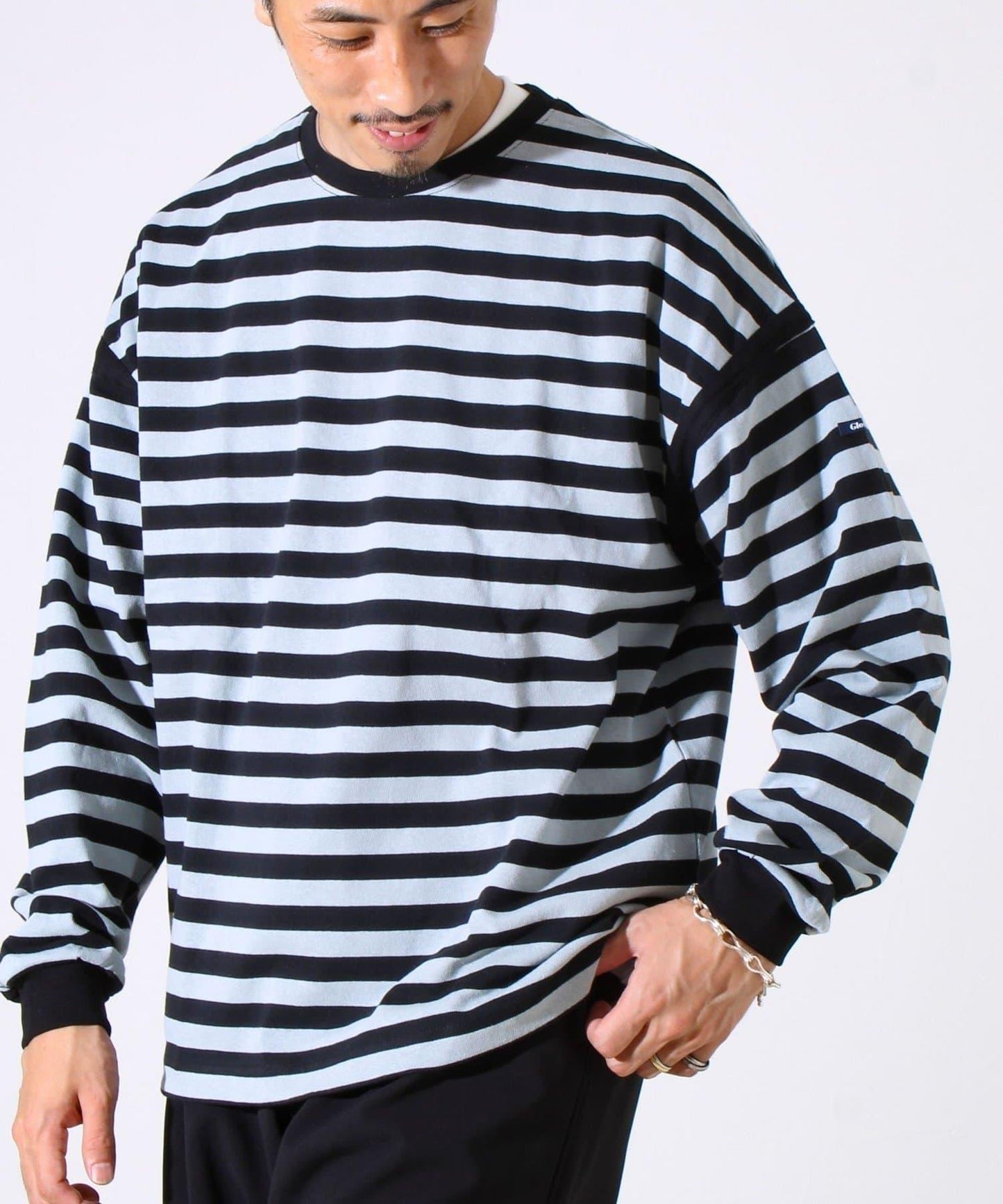【配色線條突顯差異】條紋袖帶短袖T-shirt