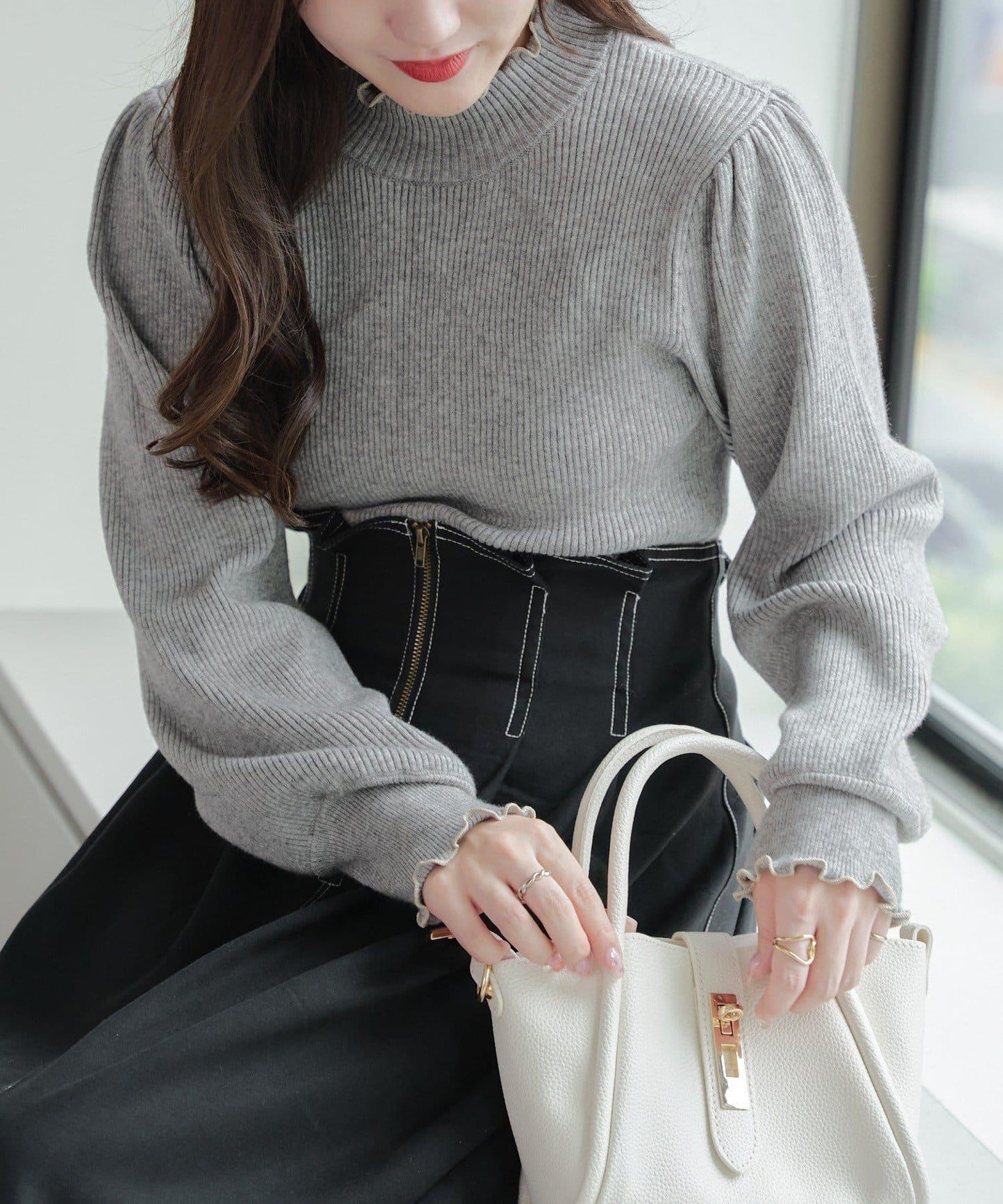 配色圓領寬肩肋針織衫