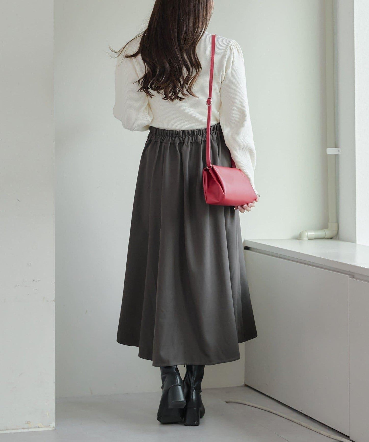 配色圓領寬肩肋針織衫