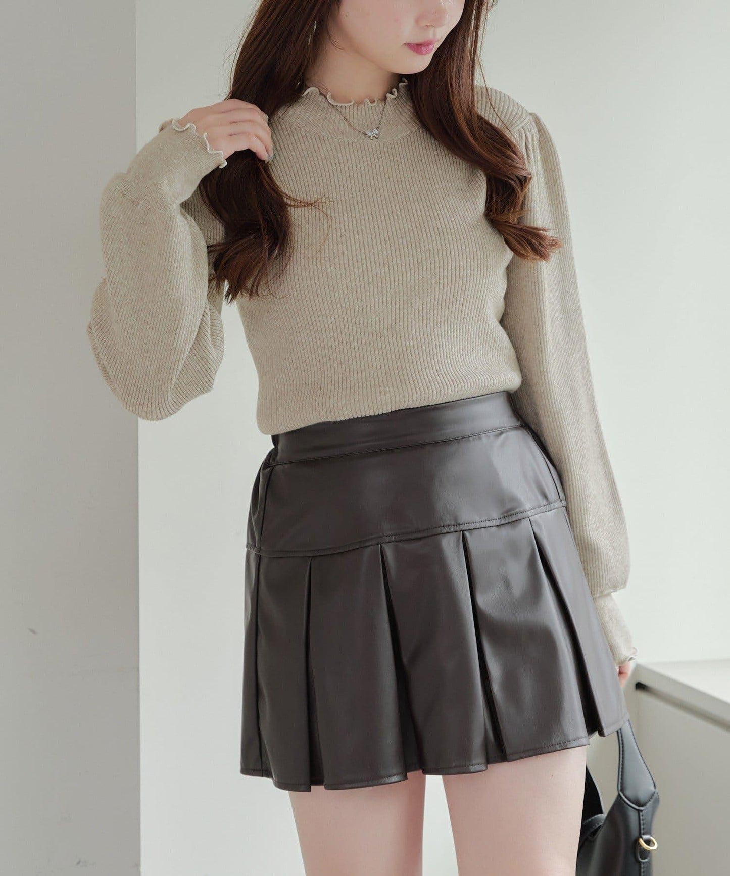 配色圓領寬肩肋針織衫