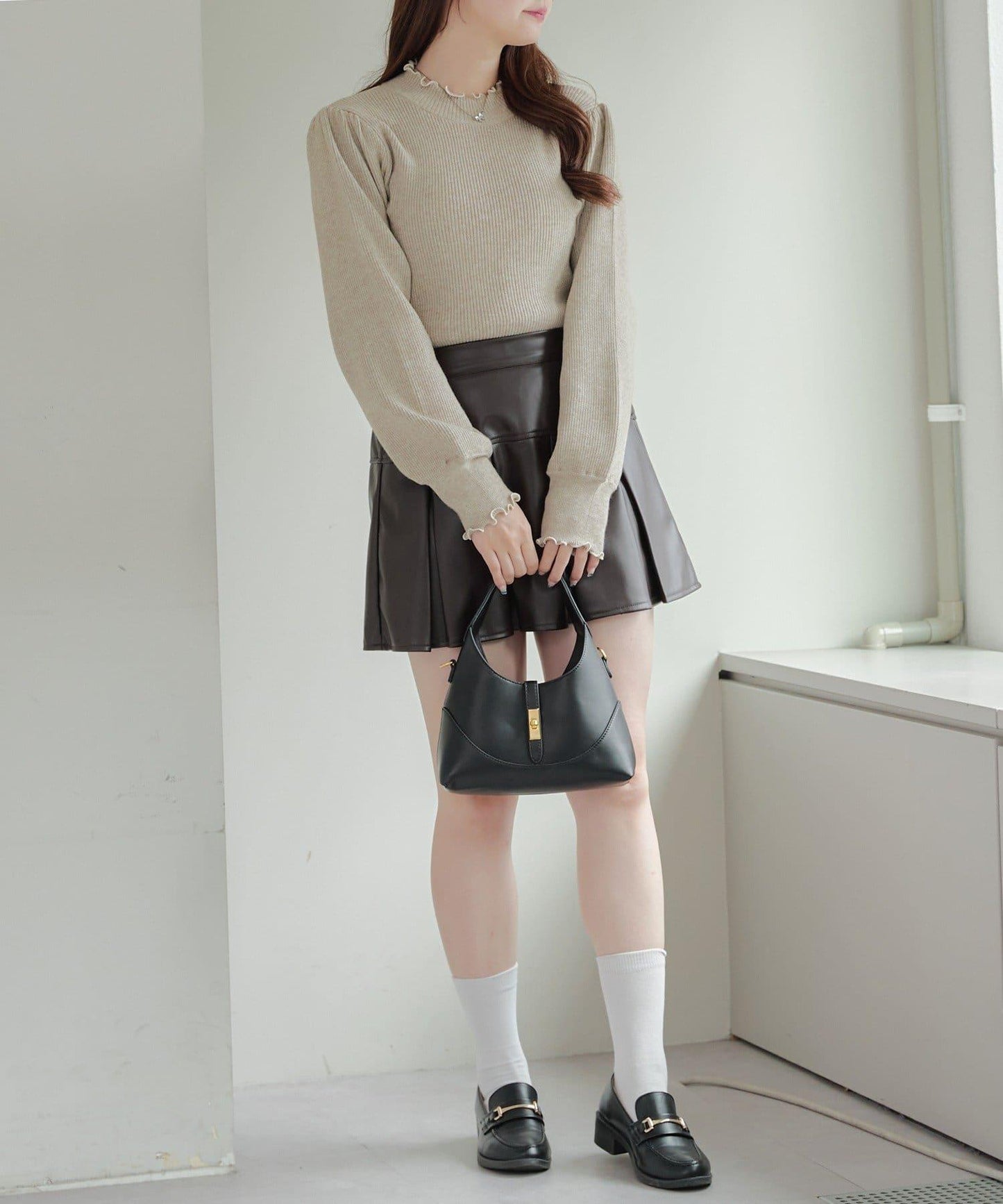 配色圓領寬肩肋針織衫