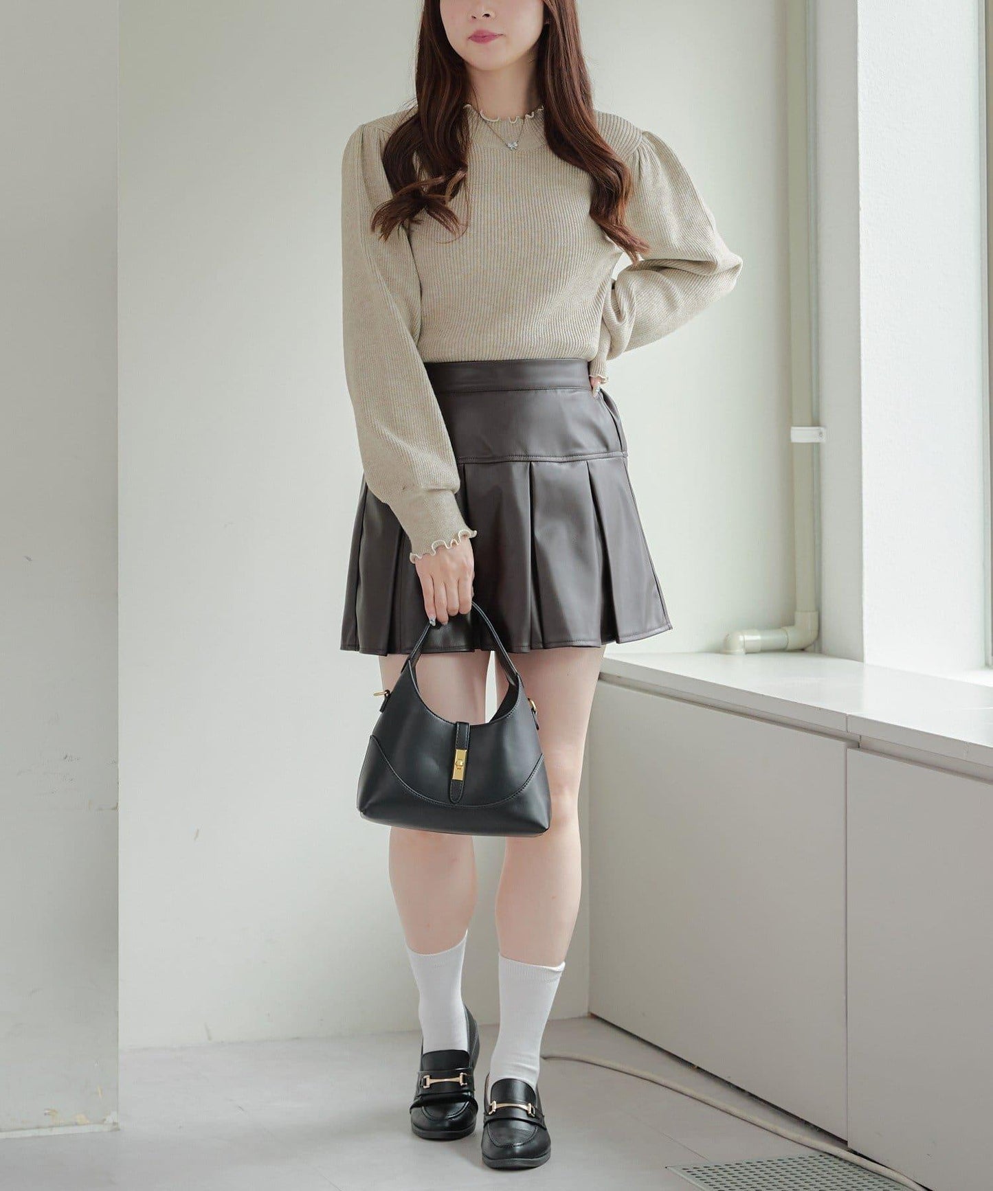 配色圓領寬肩肋針織衫