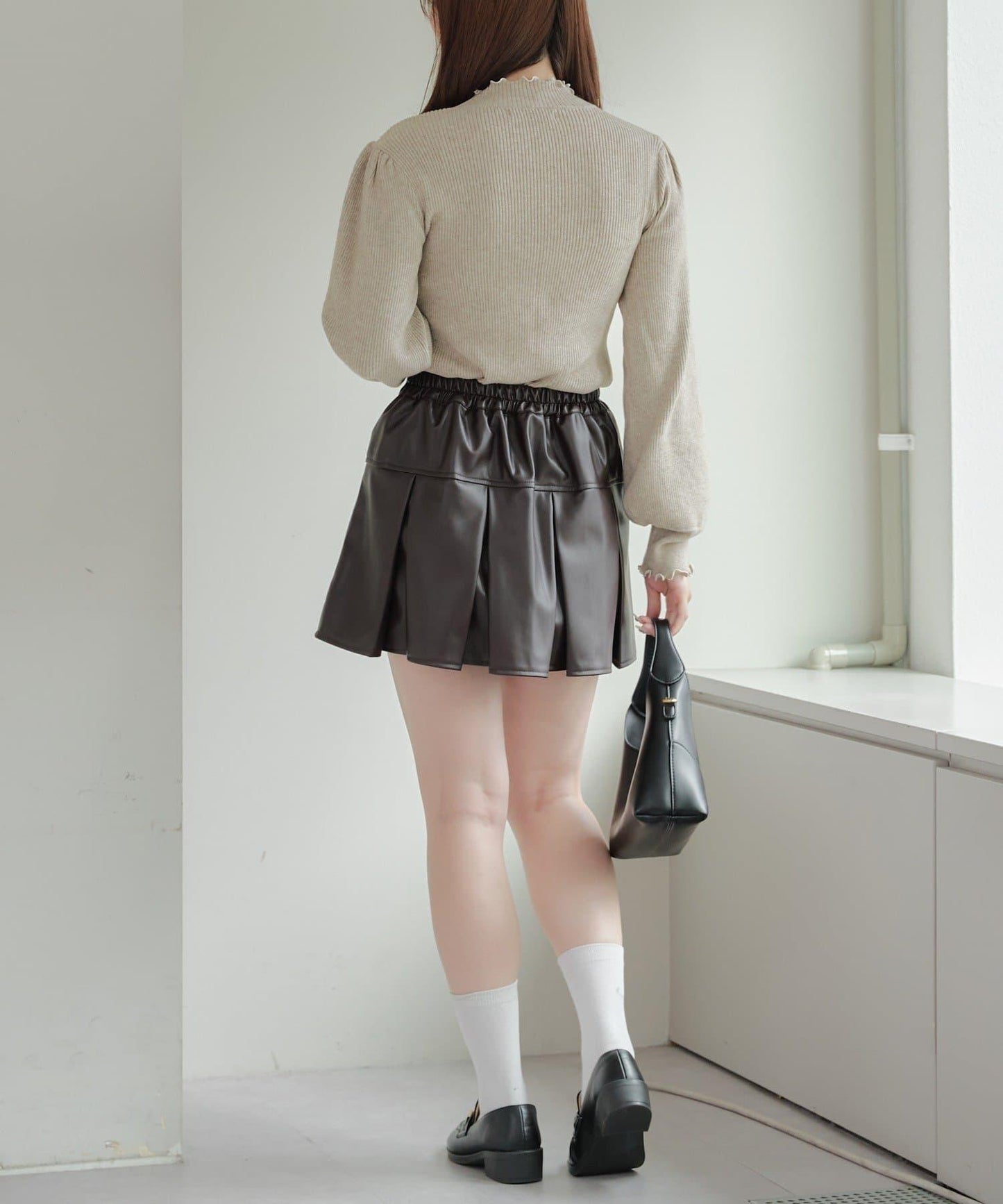 配色圓領寬肩肋針織衫