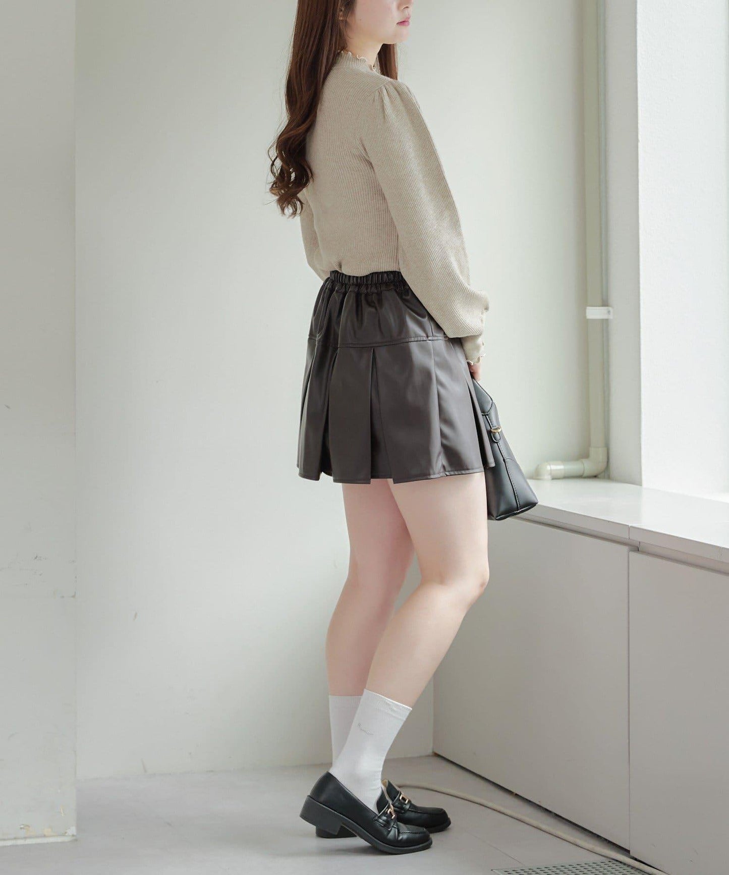 配色圓領寬肩肋針織衫