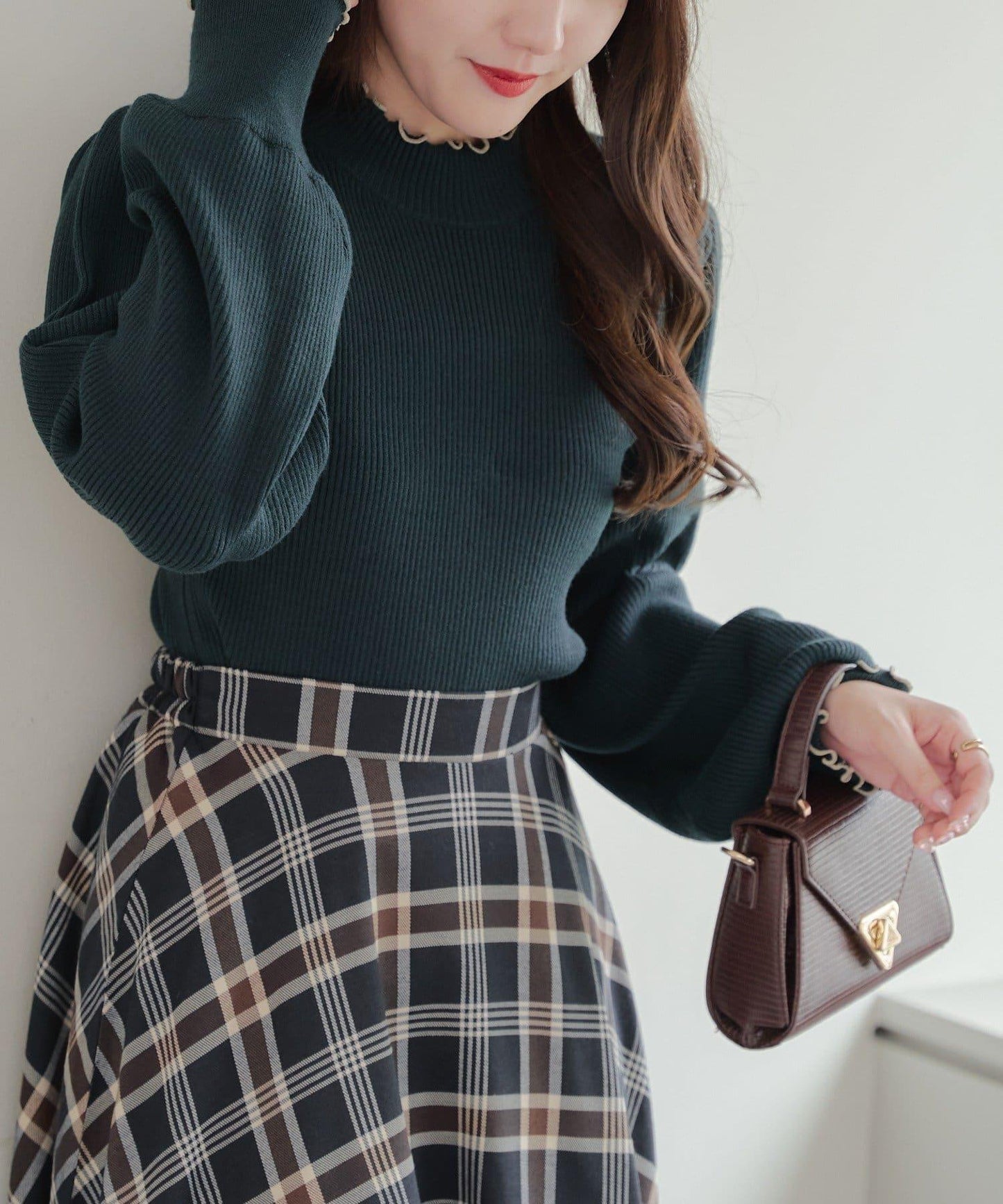 配色圓領寬肩肋針織衫