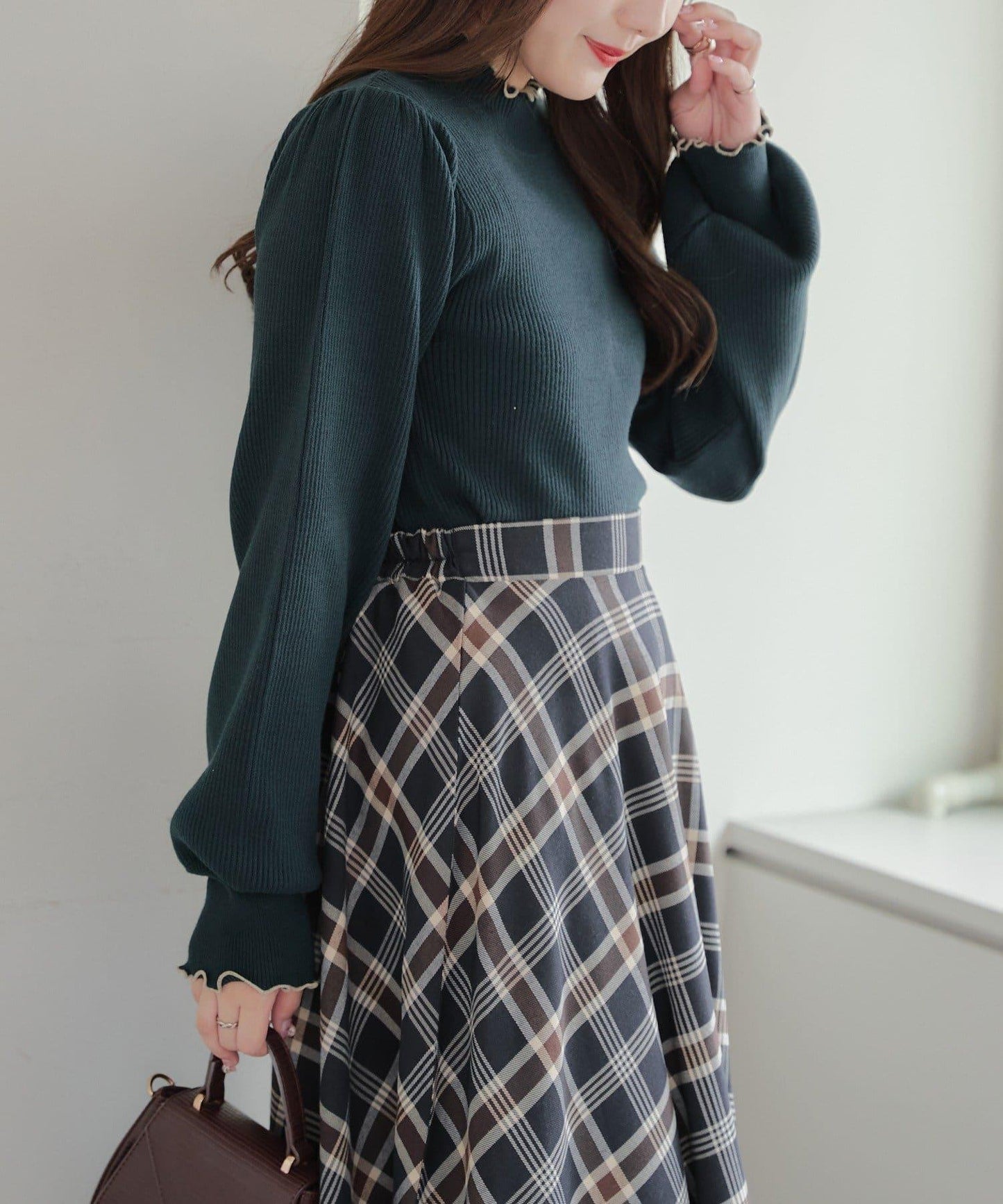 配色圓領寬肩肋針織衫