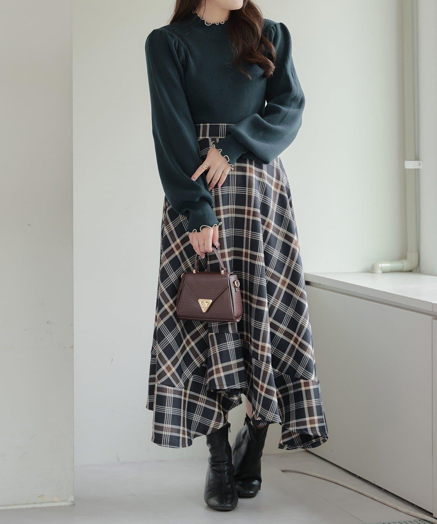 配色圓領寬肩肋針織衫