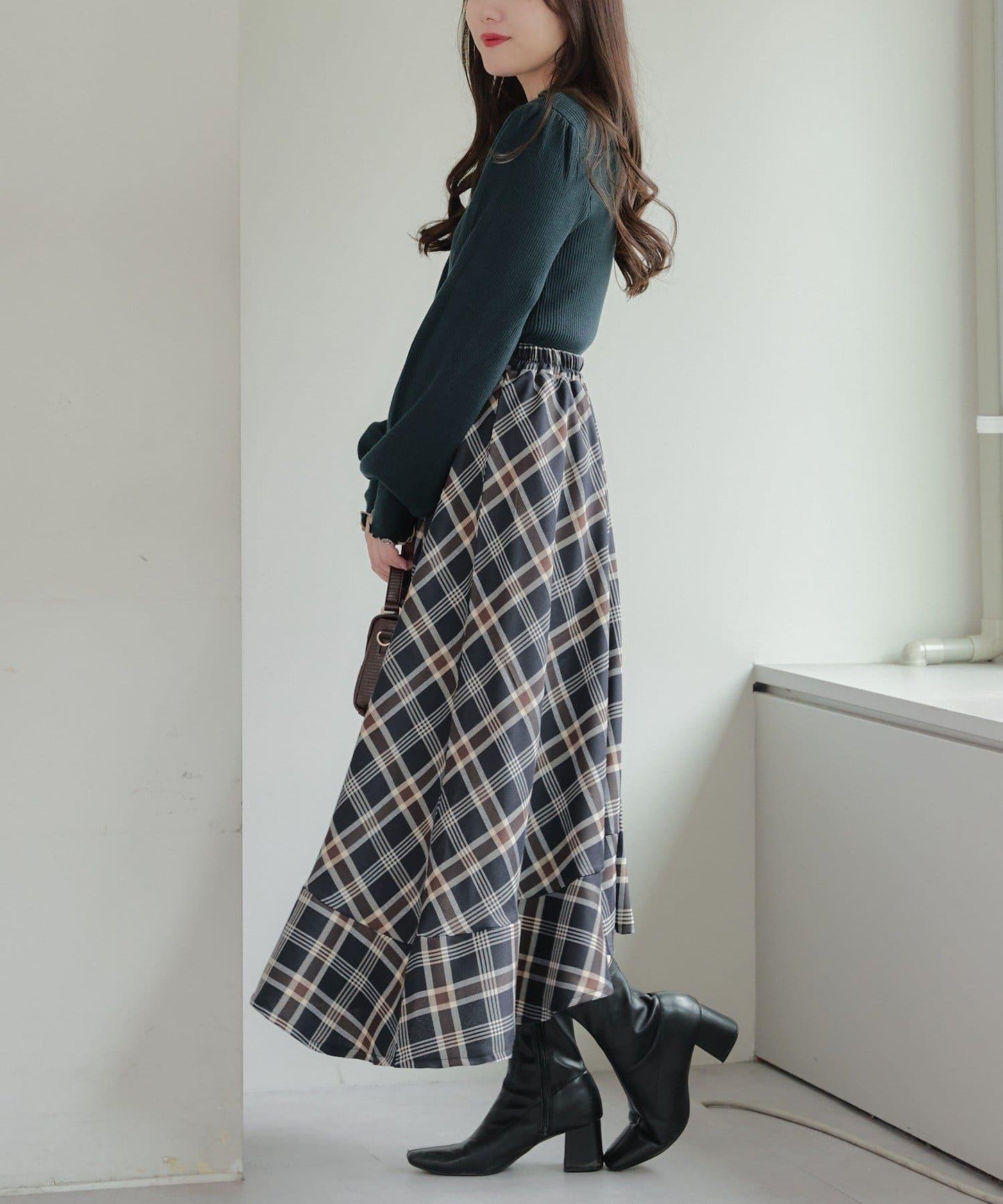 配色圓領寬肩肋針織衫