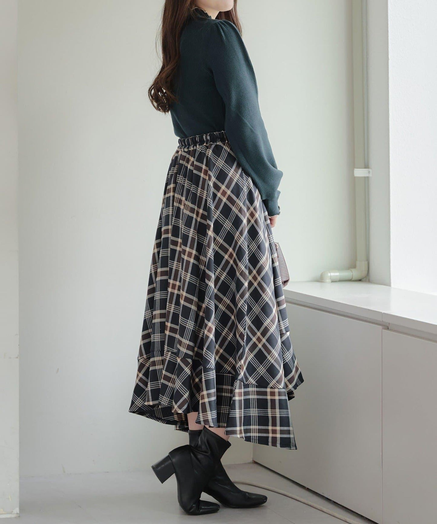 配色圓領寬肩肋針織衫