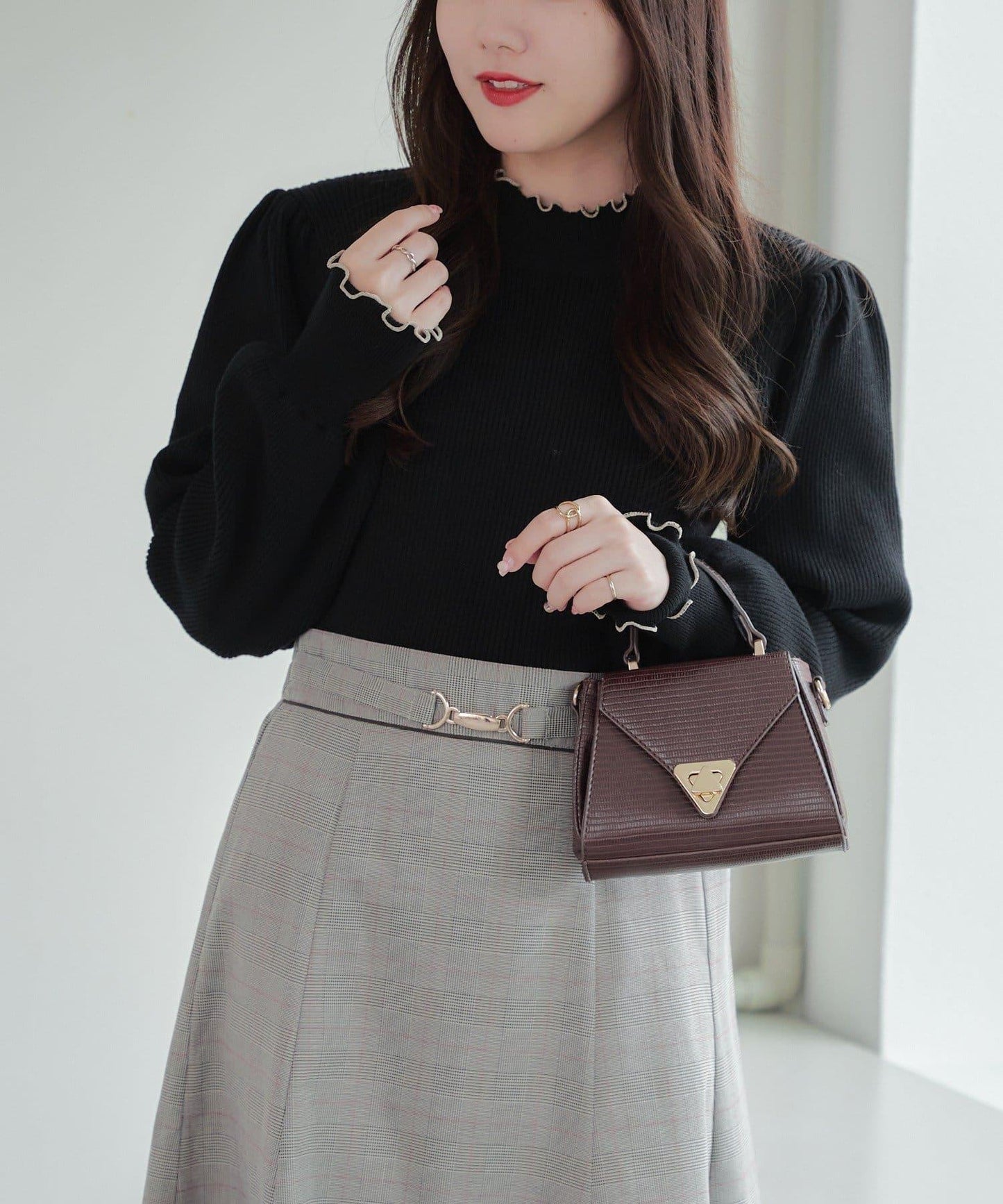 配色圓領寬肩肋針織衫