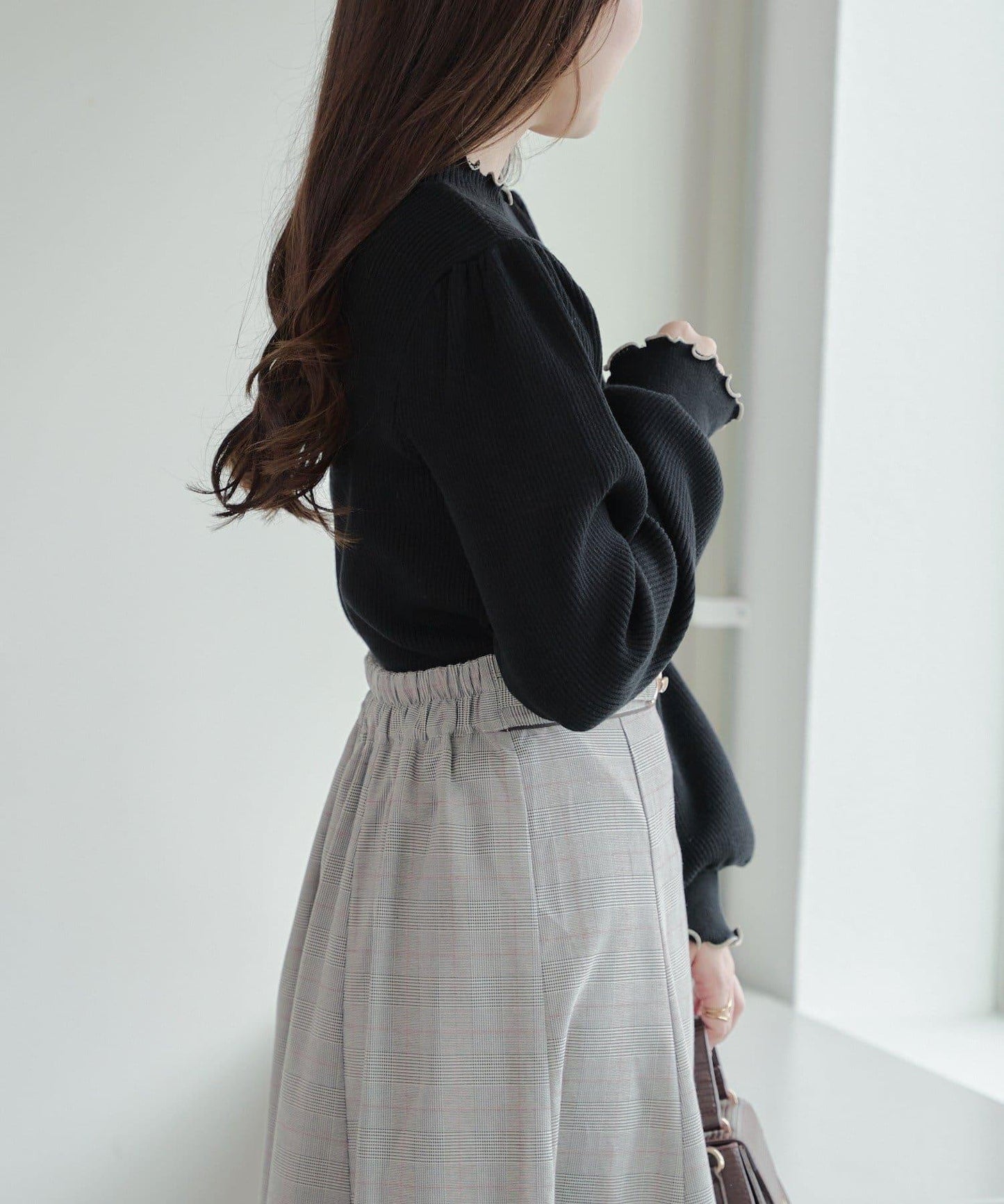 配色圓領寬肩肋針織衫