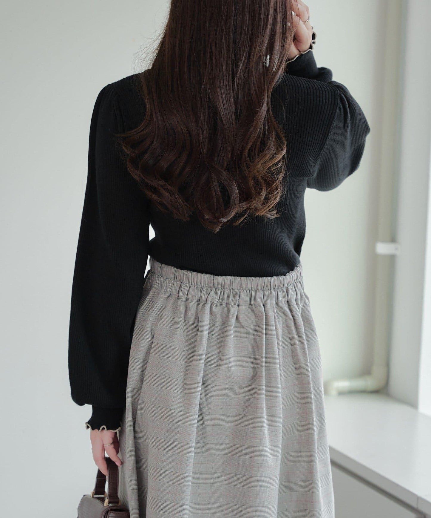 配色圓領寬肩肋針織衫