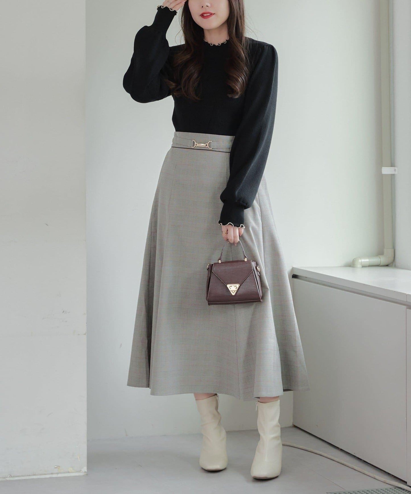 配色圓領寬肩肋針織衫