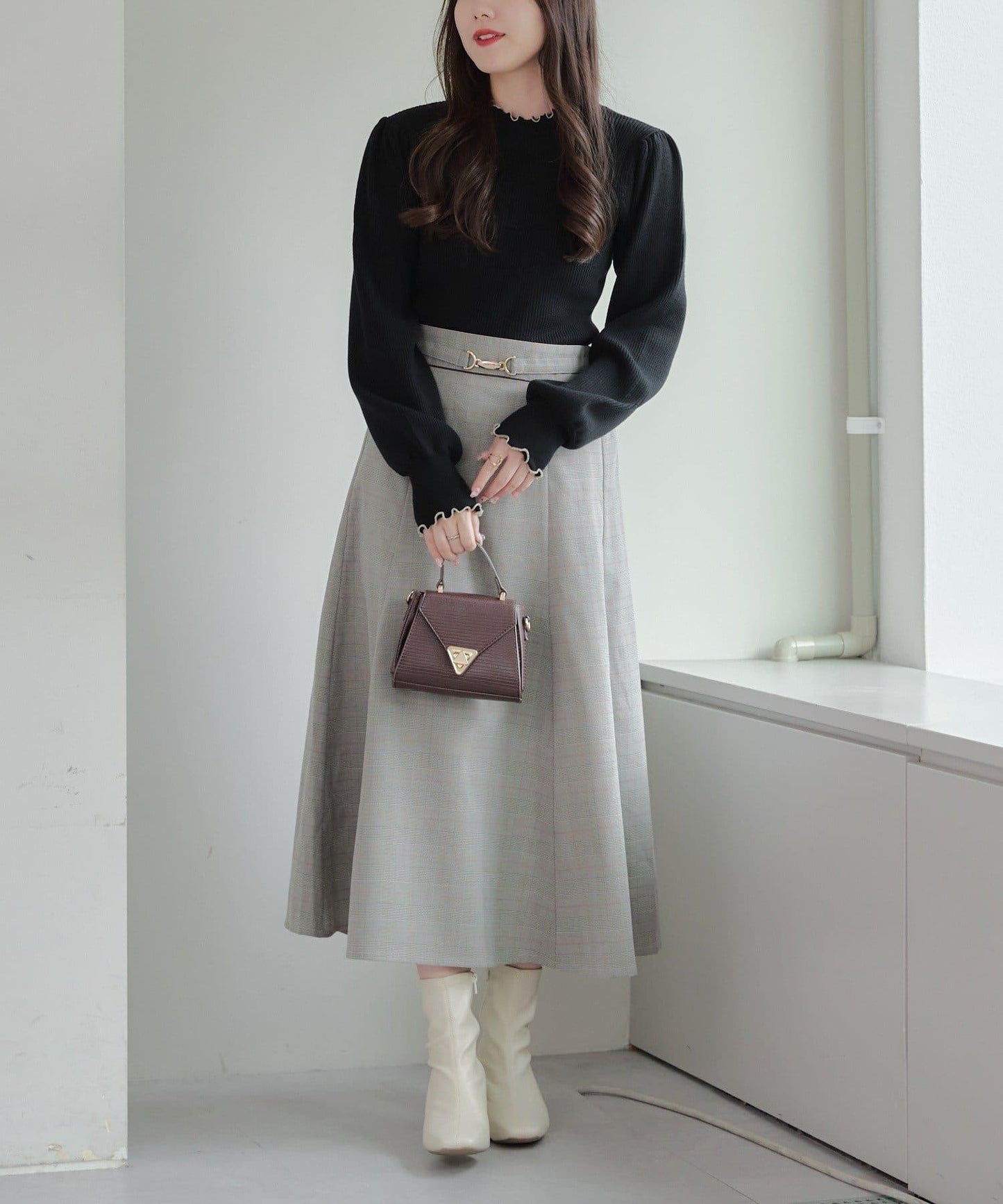 配色圓領寬肩肋針織衫