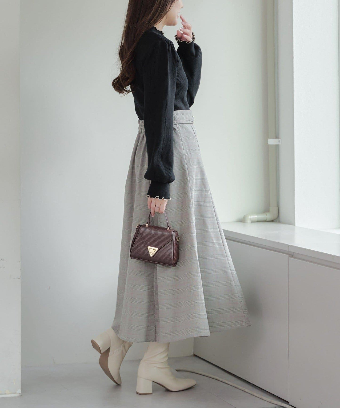 配色圓領寬肩肋針織衫