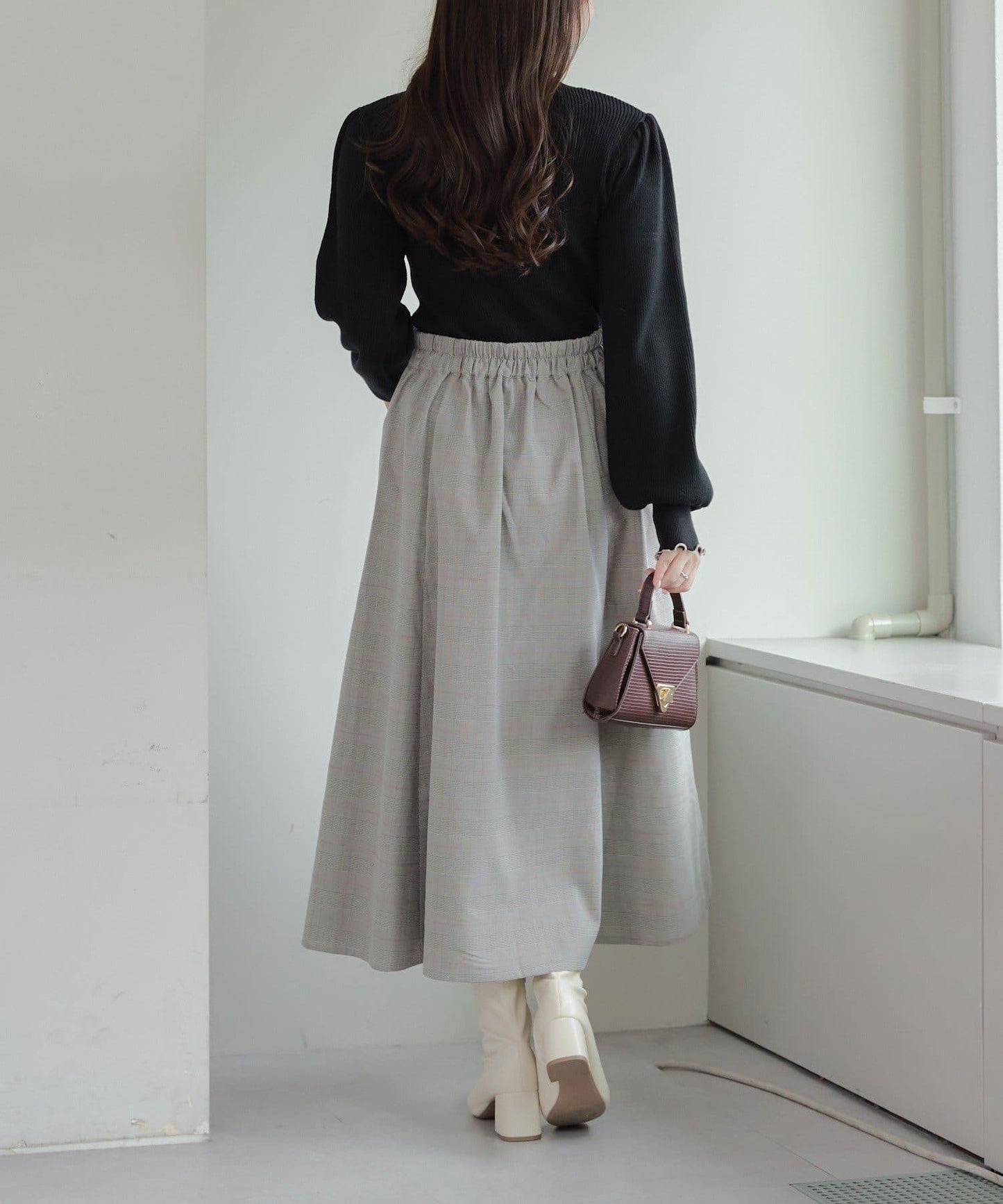 配色圓領寬肩肋針織衫