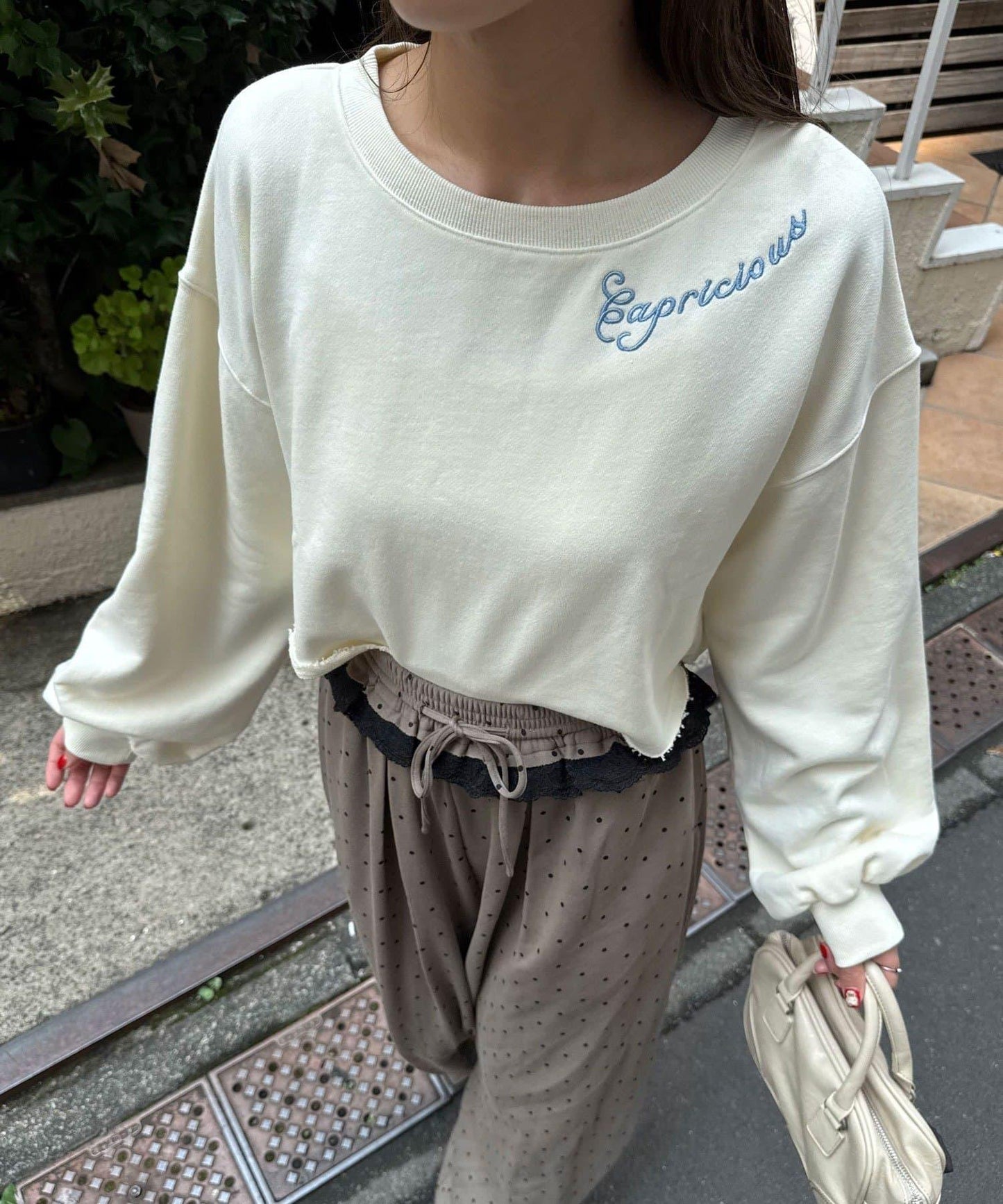 領部刺繡顏料短款衛衣