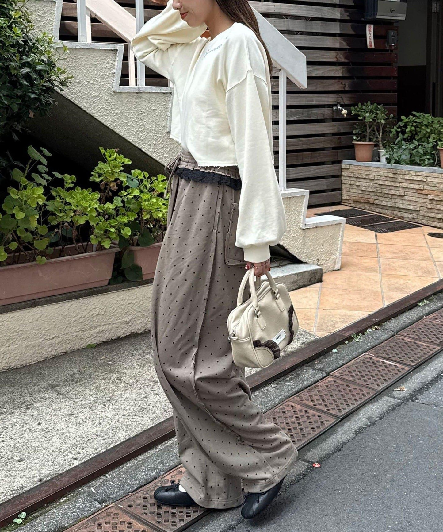 領部刺繡顏料短款衛衣
